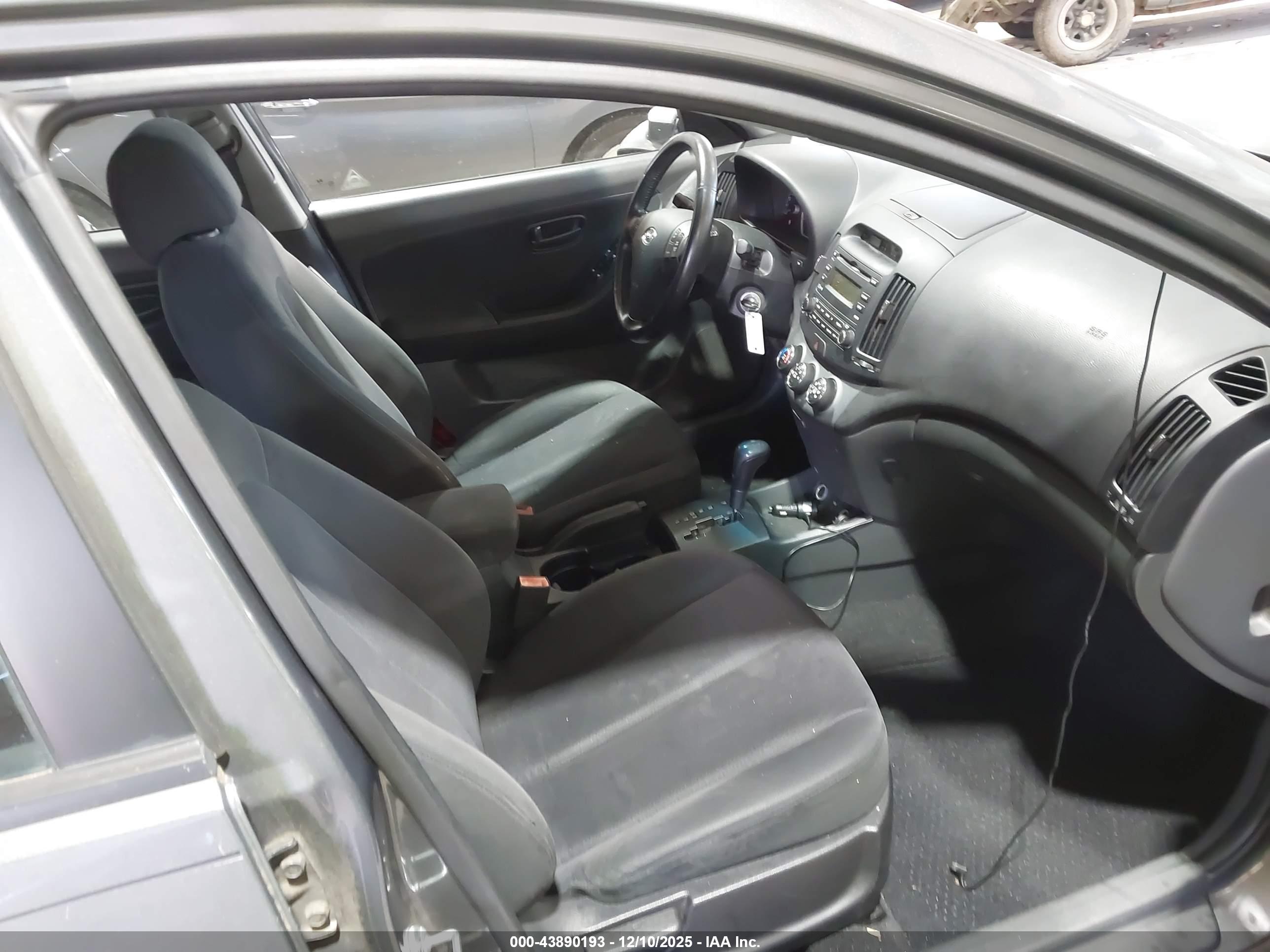 HYUNDAI ELANTRA image 5