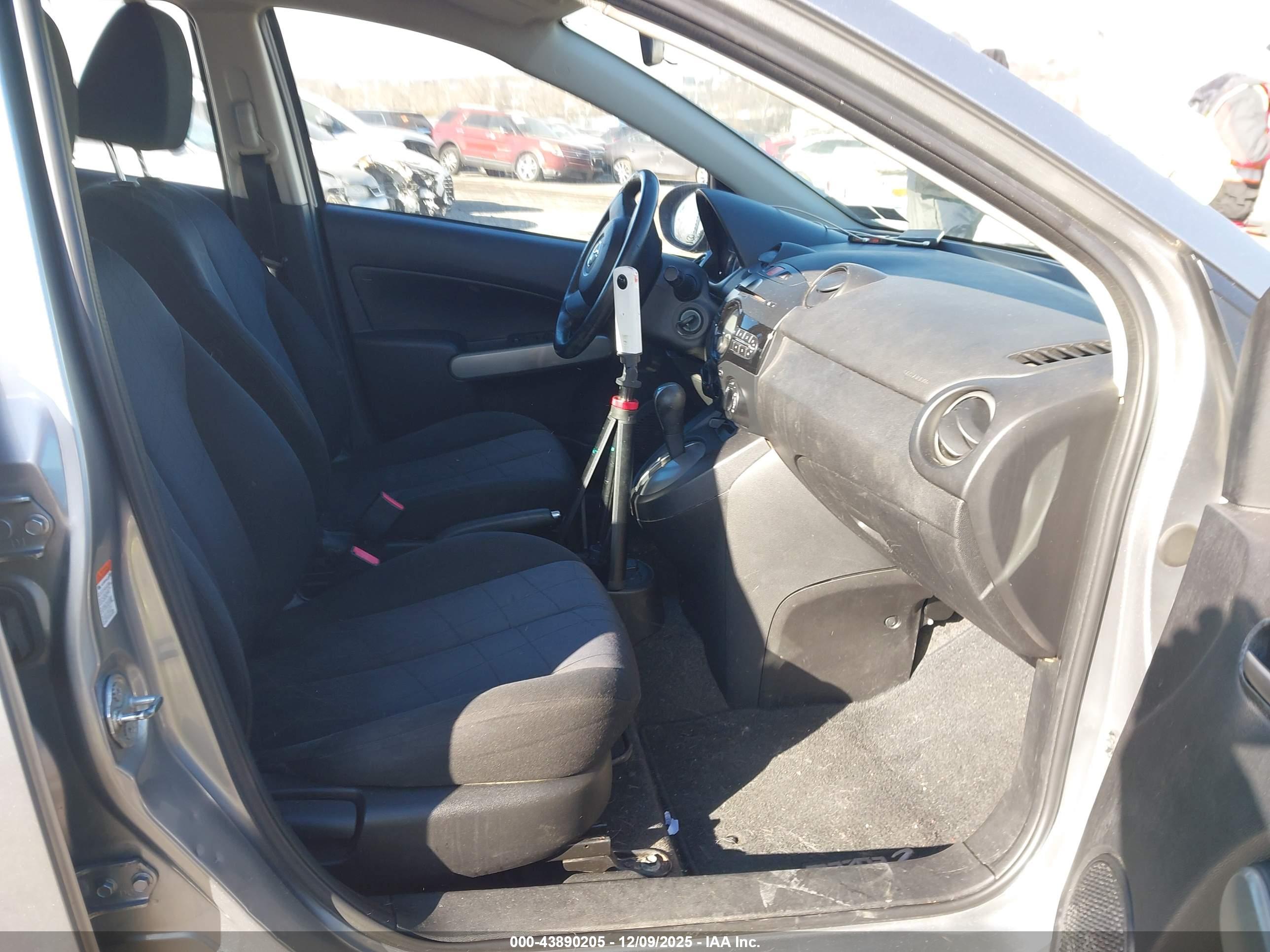MAZDA MAZDA2 image 5