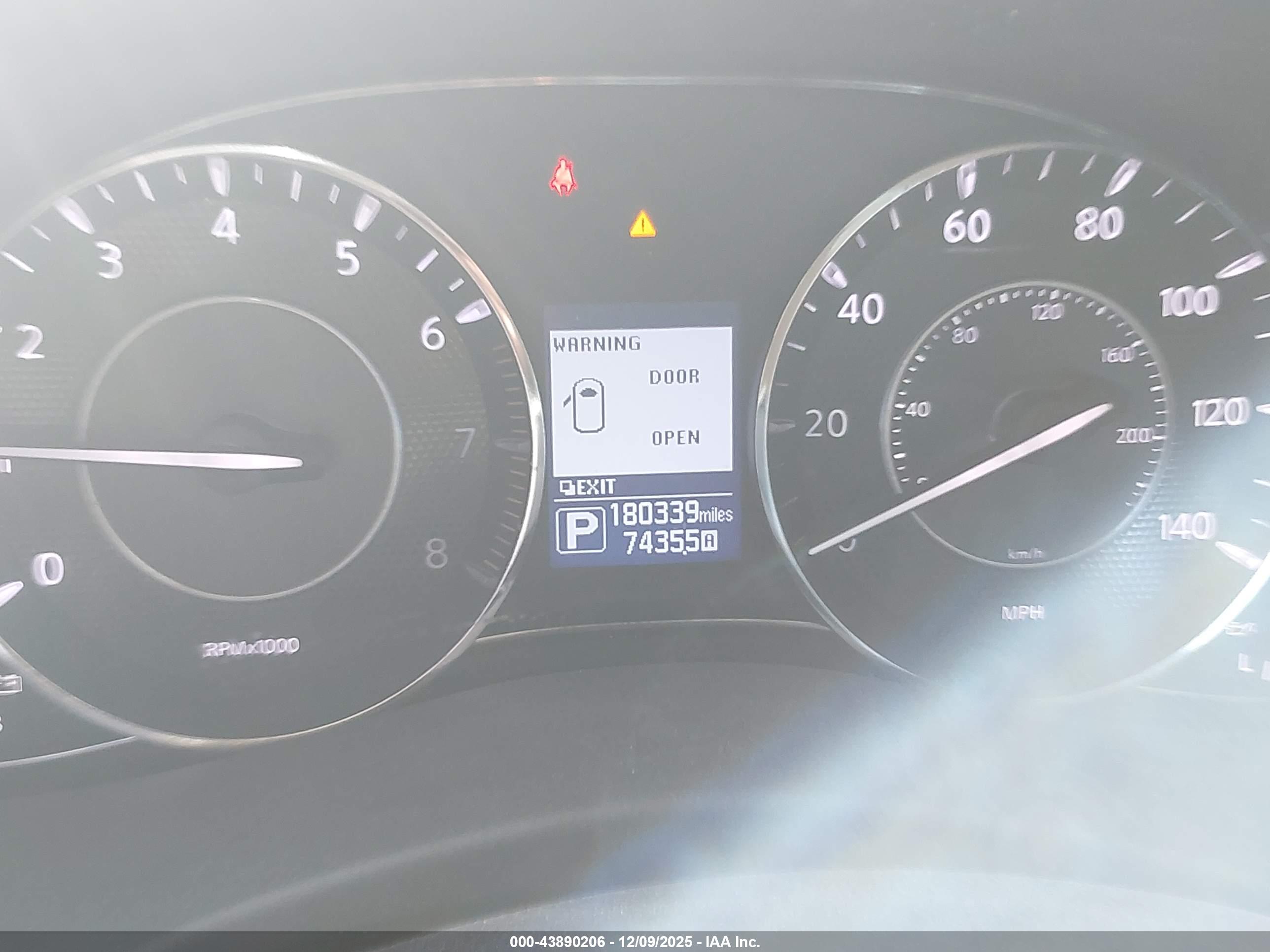 NISSAN ARMADA image 7
