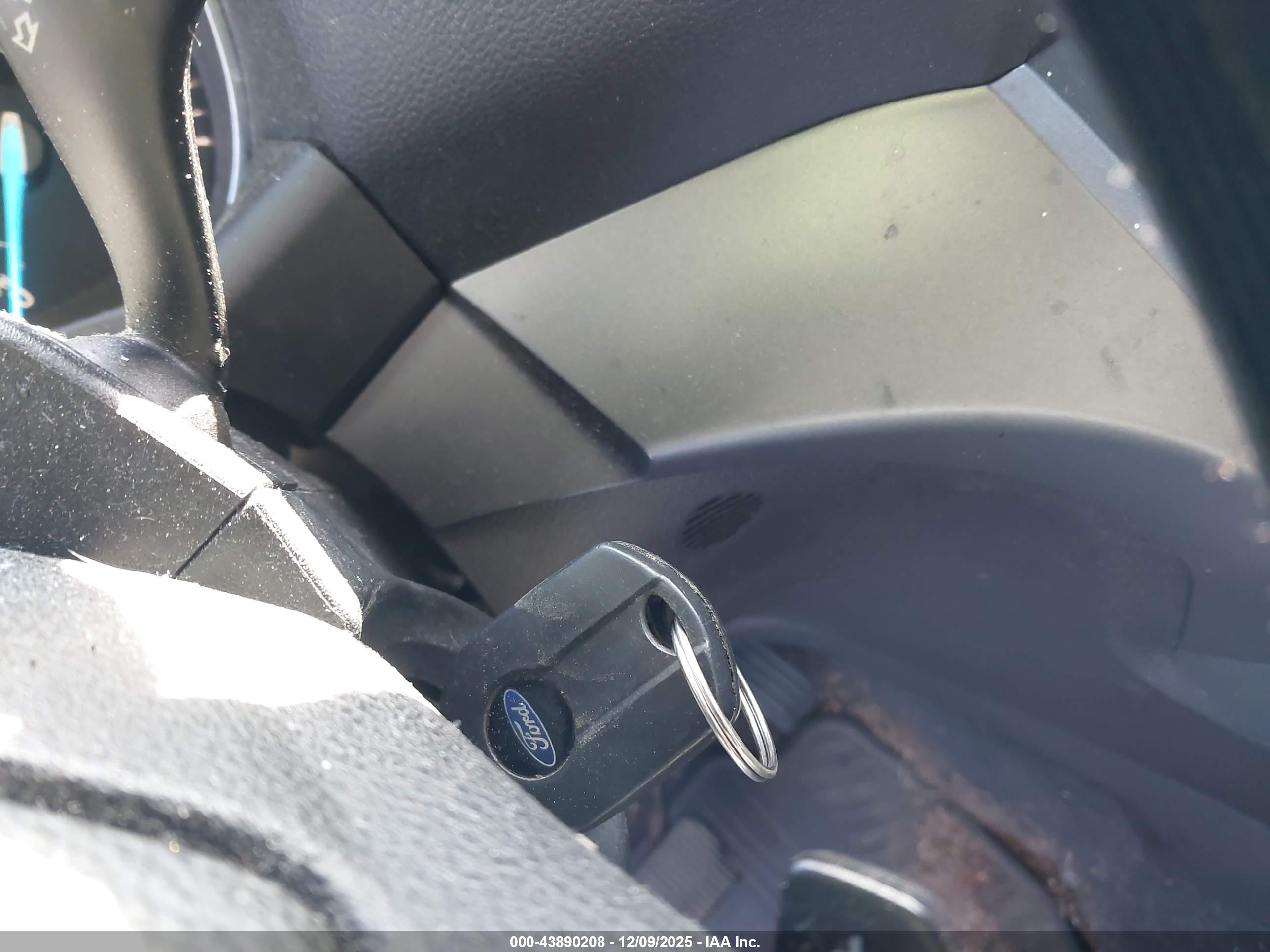 FORD ESCAPE image 11