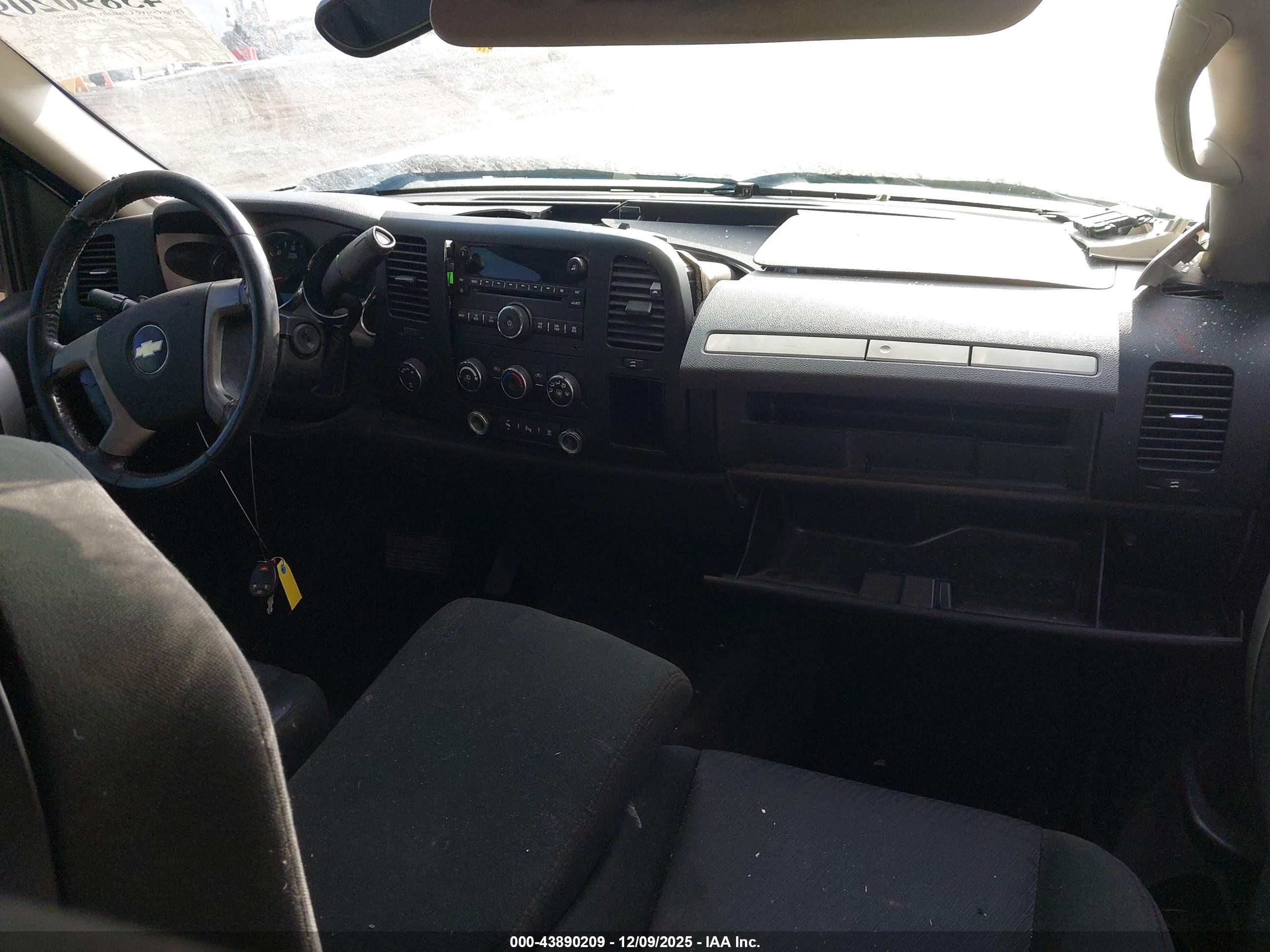 CHEVROLET SILVERADO image 5