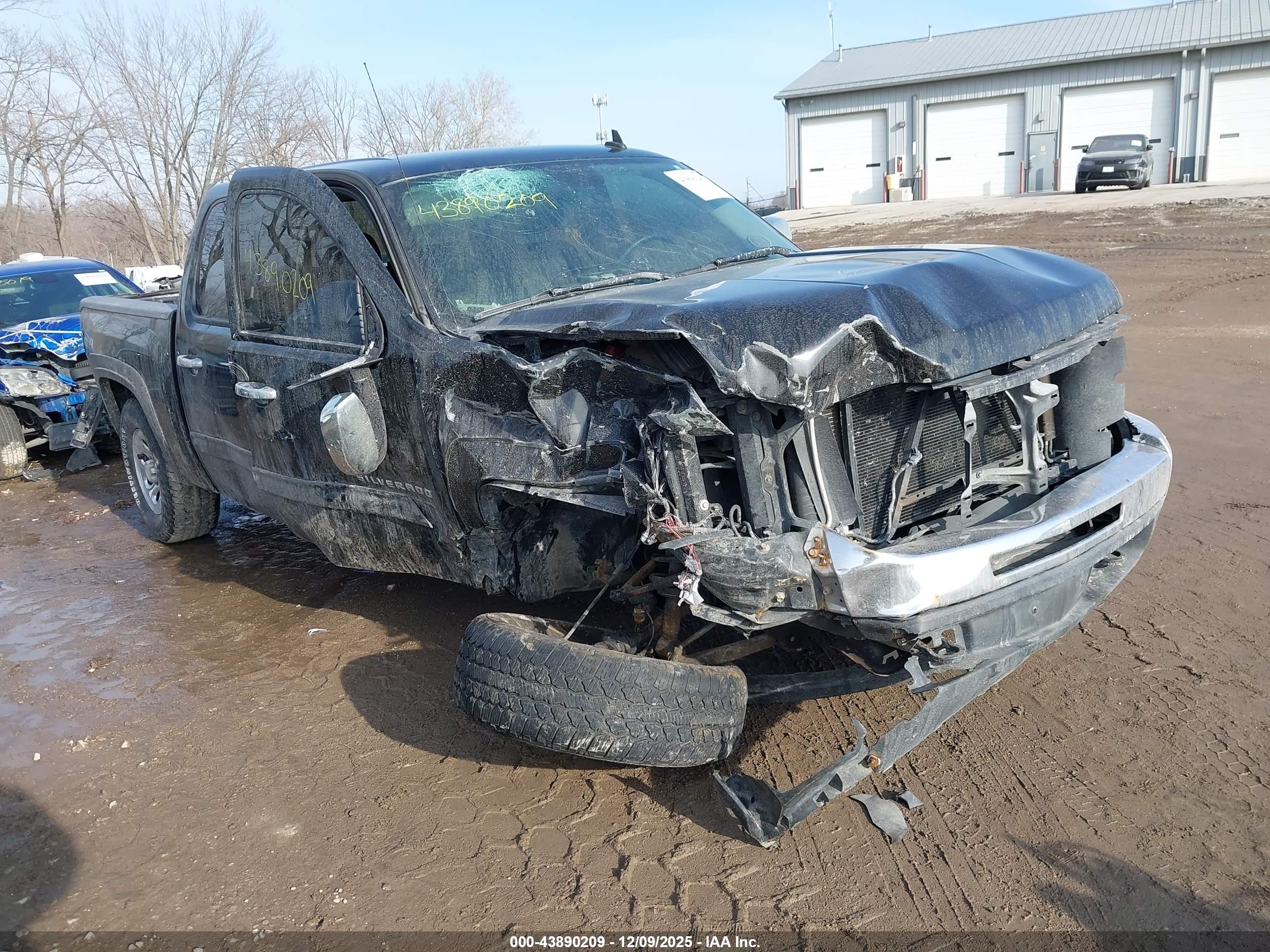 CHEVROLET SILVERADO image 6