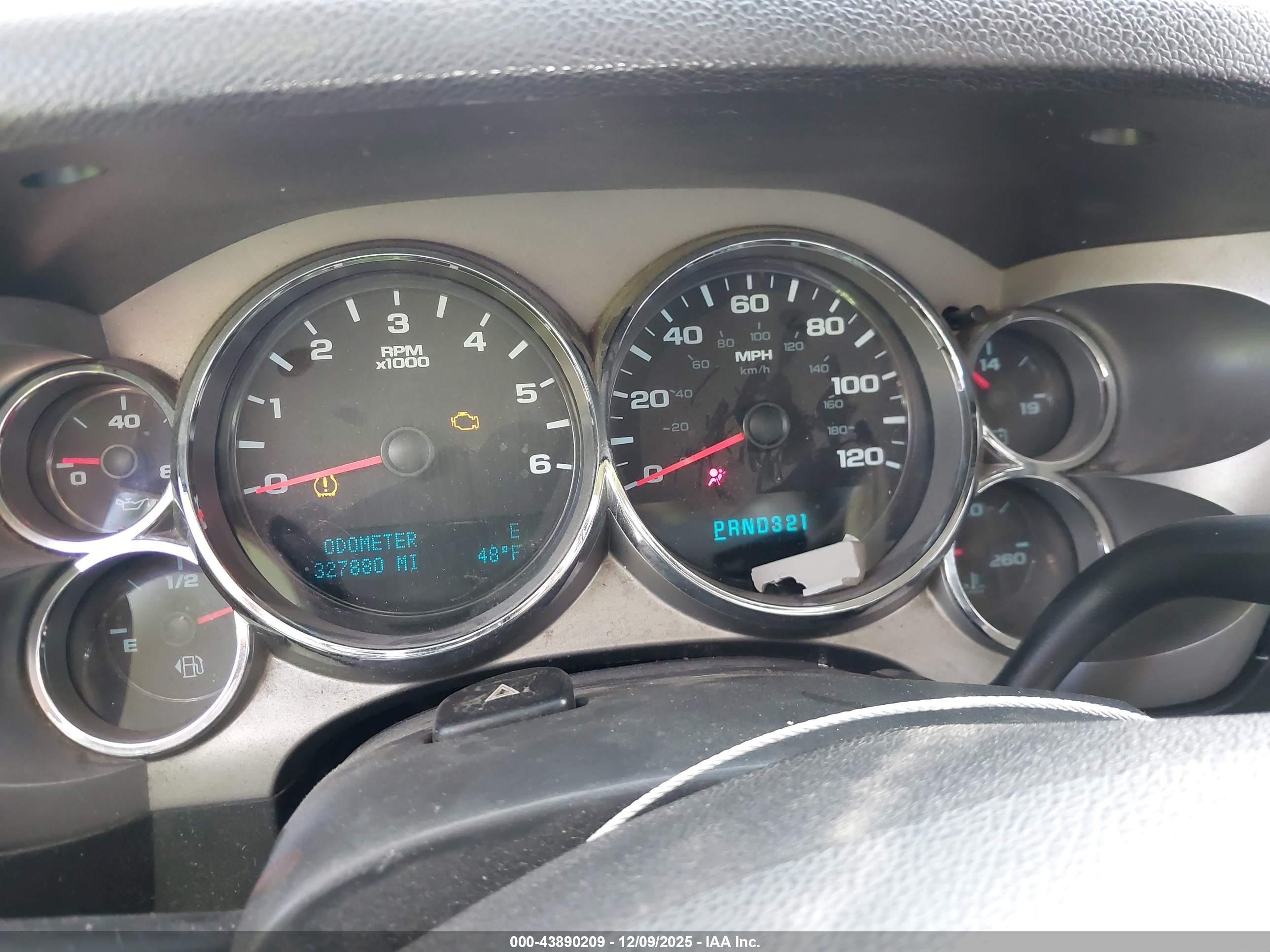 CHEVROLET SILVERADO image 7