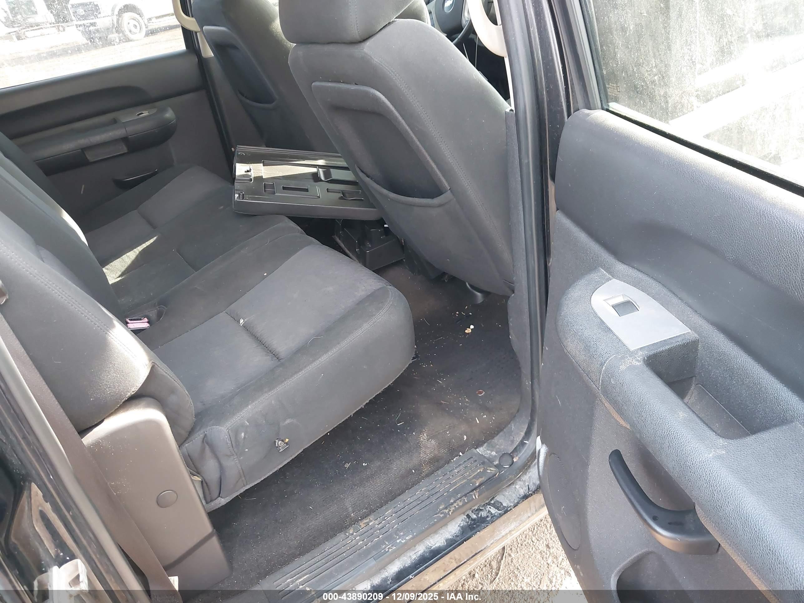 CHEVROLET SILVERADO image 8