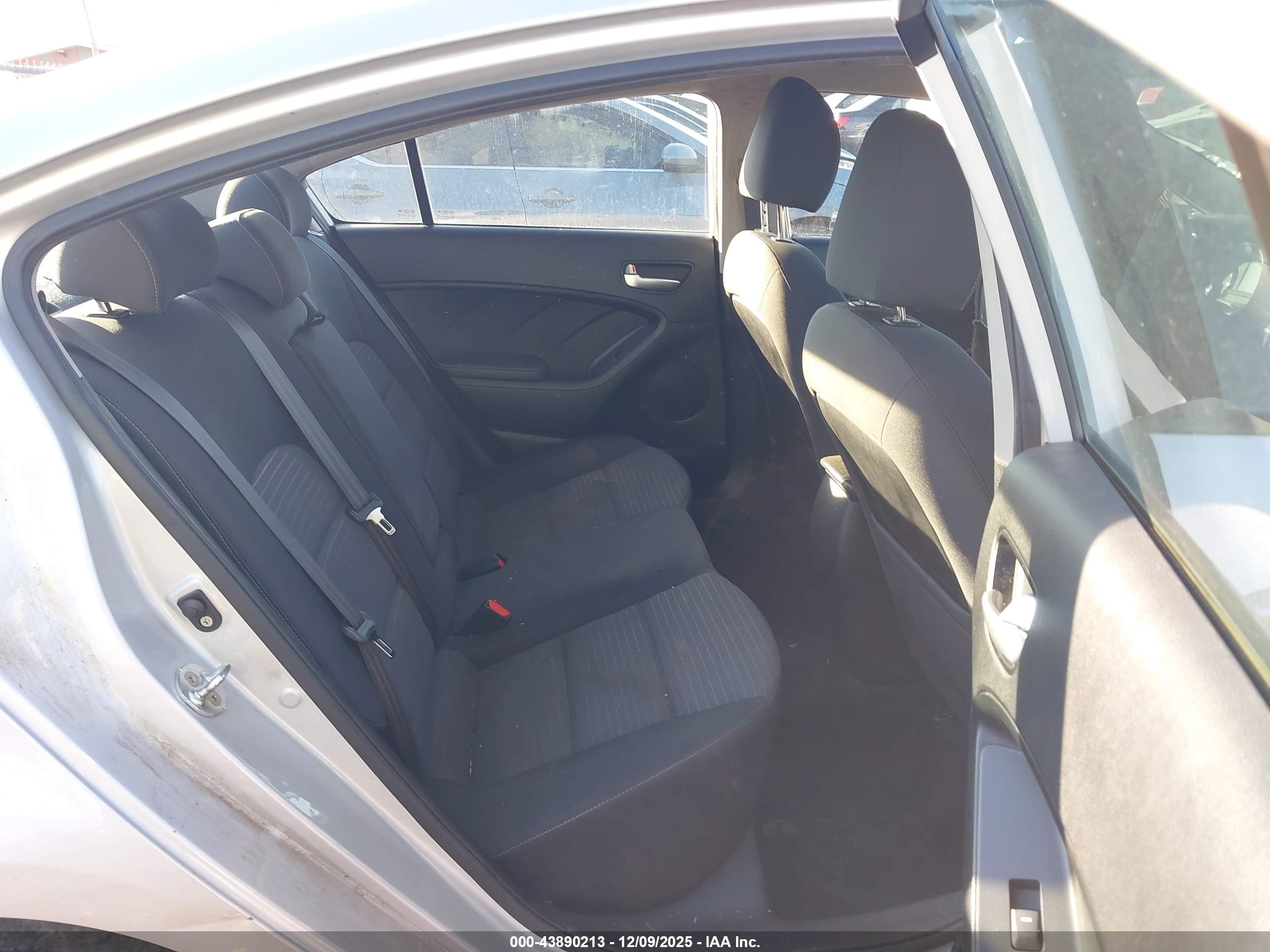 KIA FORTE image 8