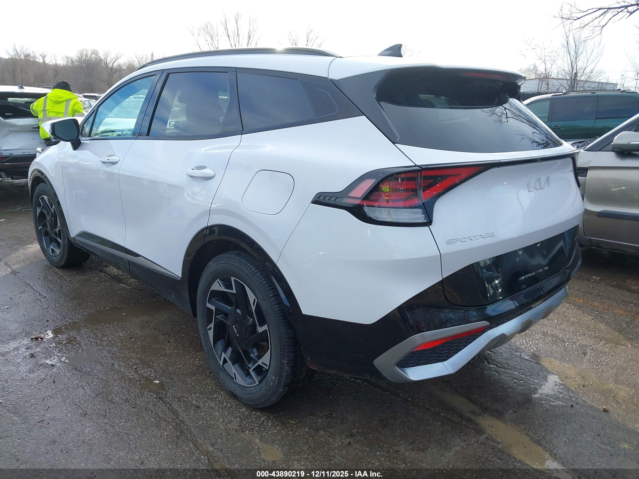 KIA SPORTAGE image 3