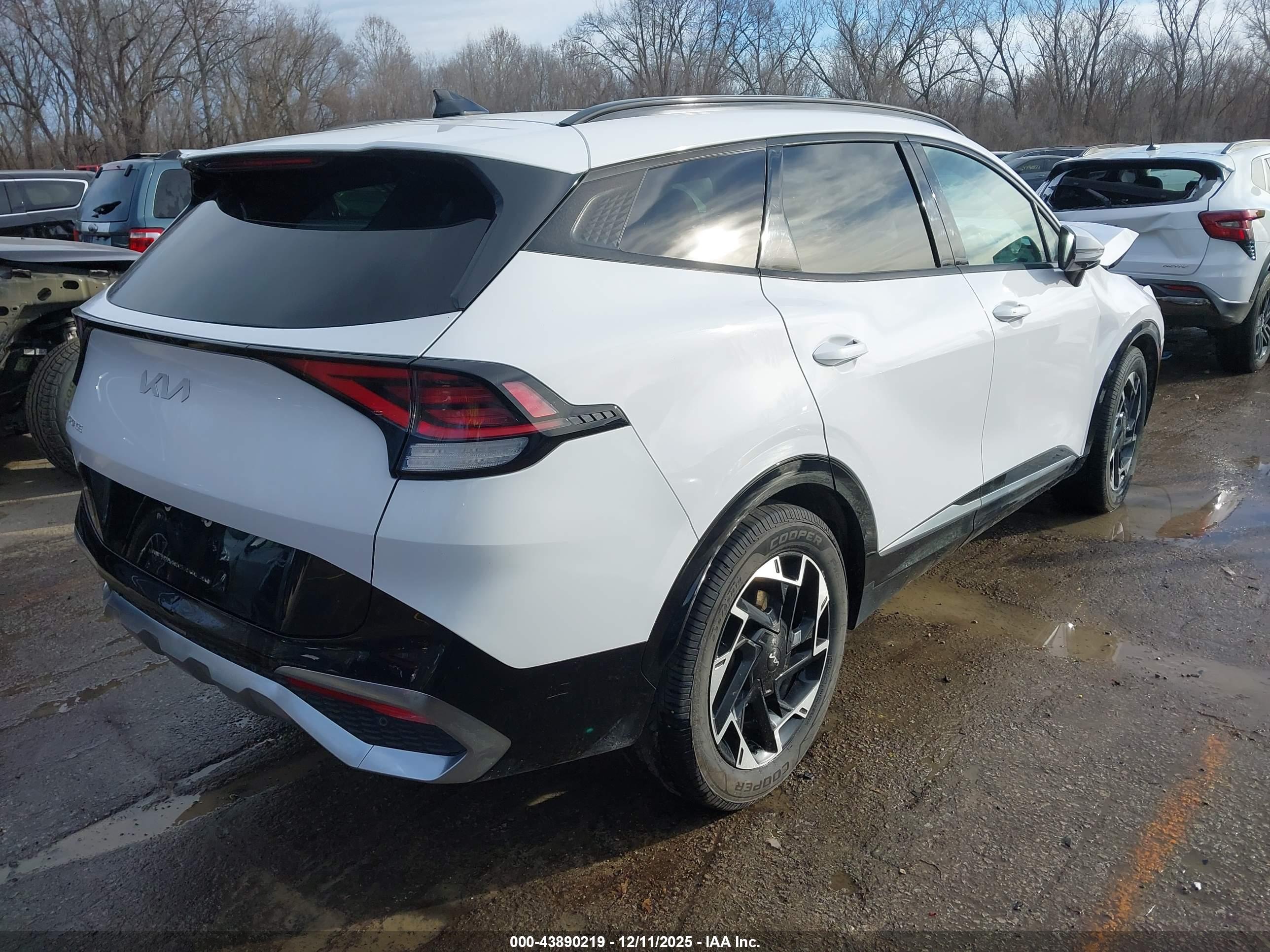 KIA SPORTAGE image 4