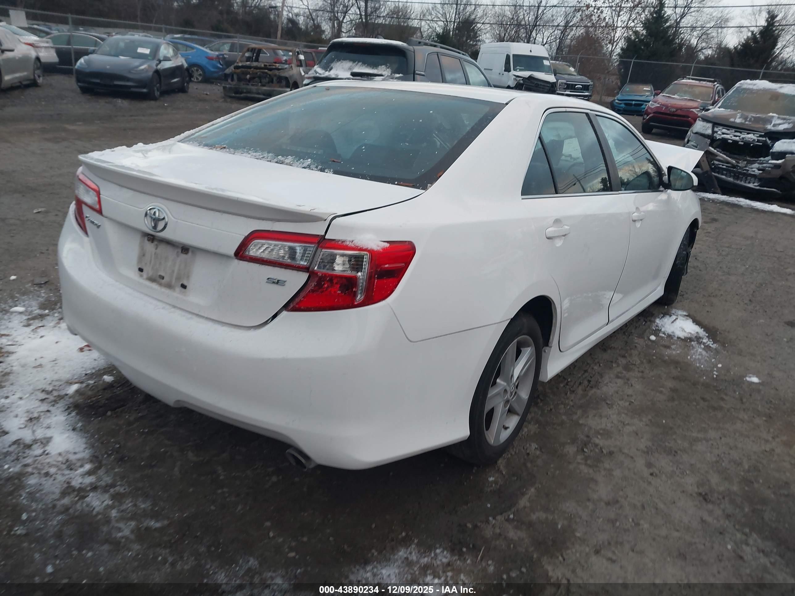 TOYOTA CAMRY image 4