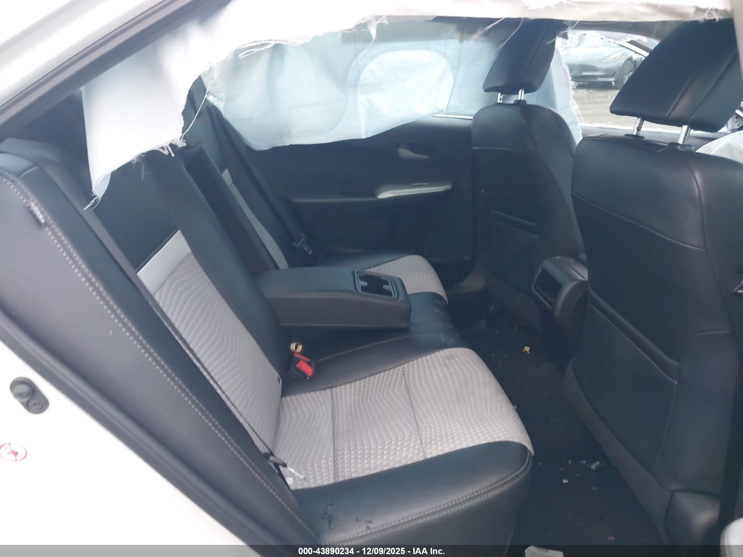 TOYOTA CAMRY image 8