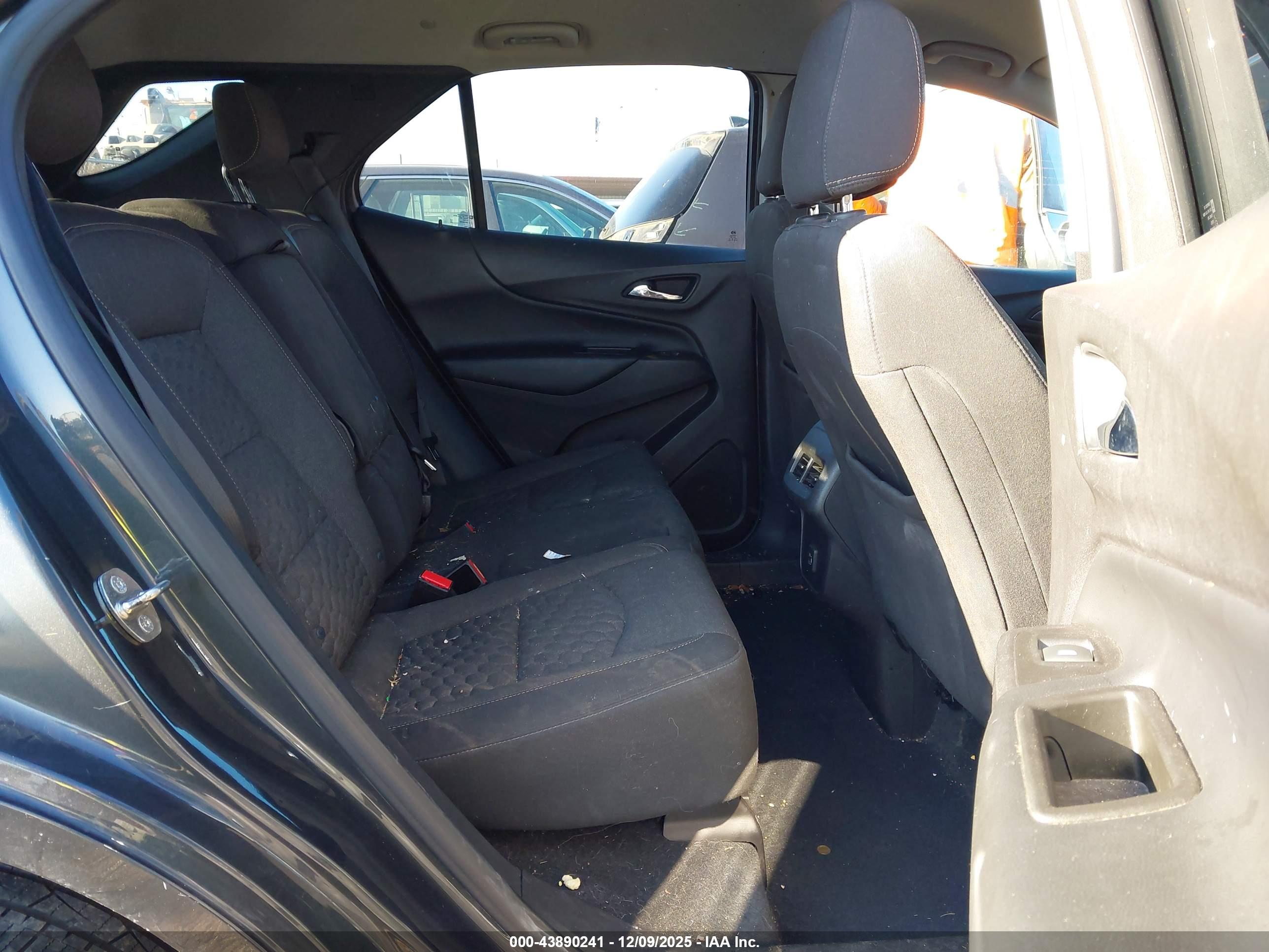 CHEVROLET EQUINOX image 8