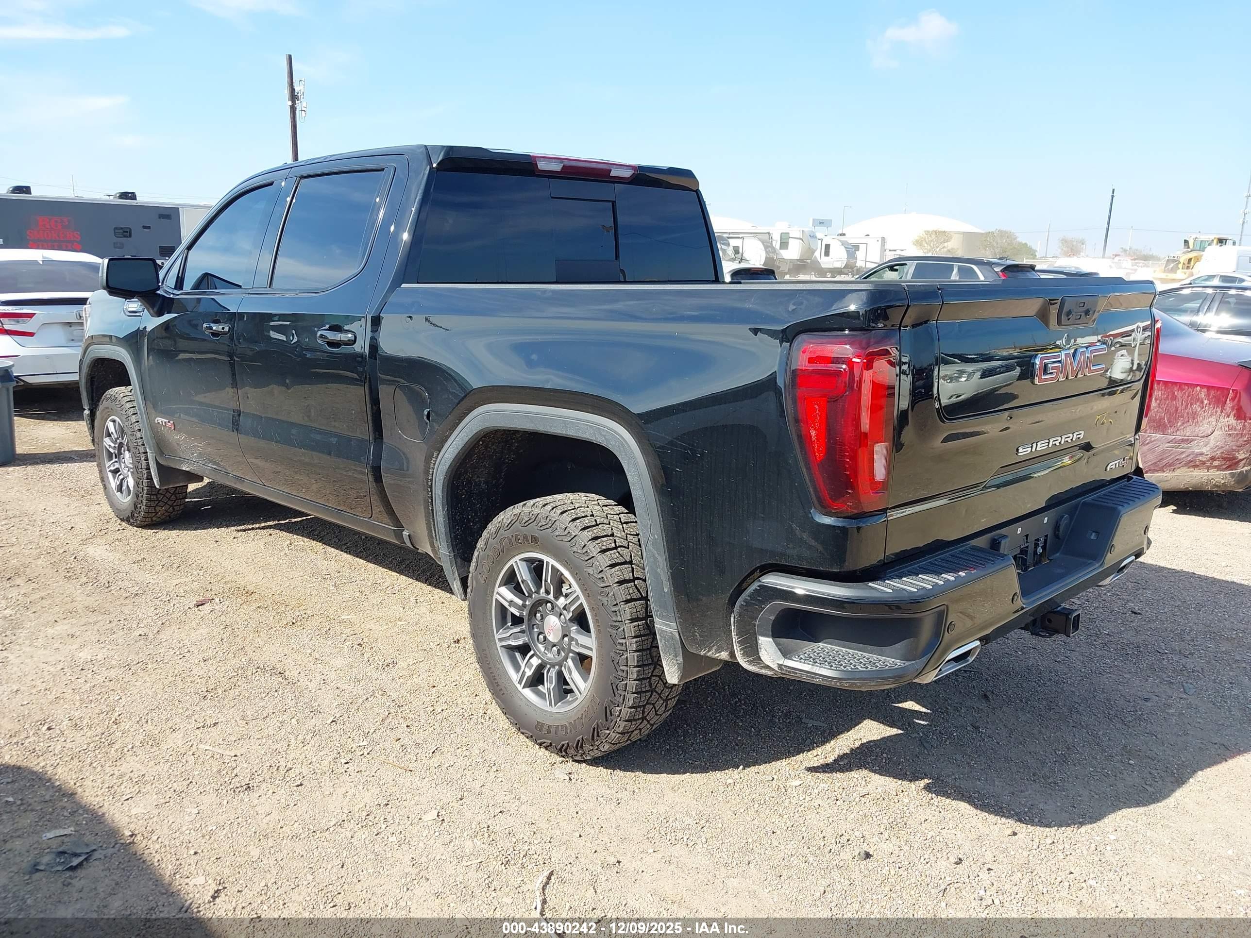 GMC SIERRA image 3