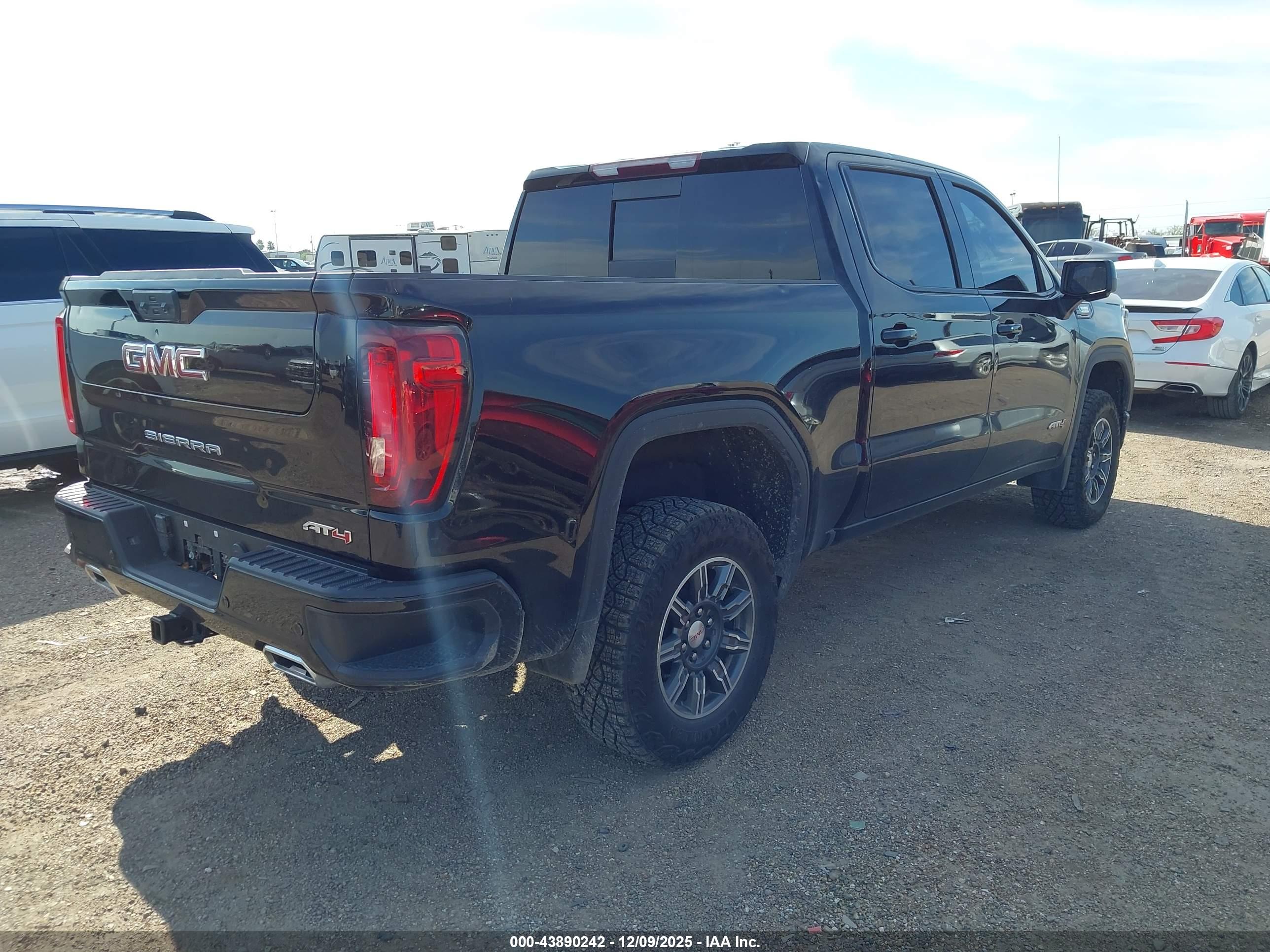 GMC SIERRA image 4