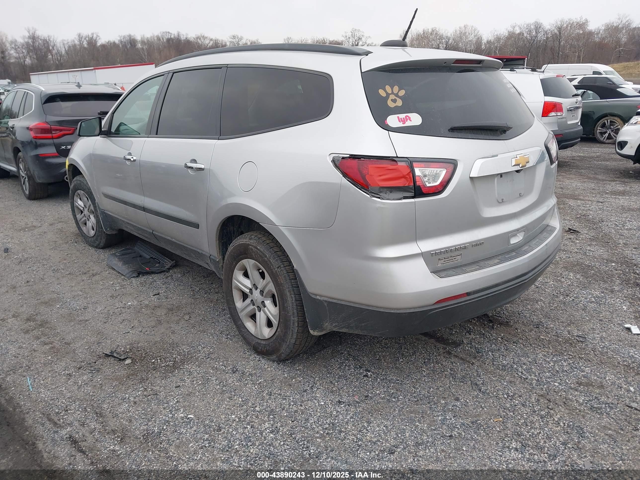 CHEVROLET TRAVERSE image 3
