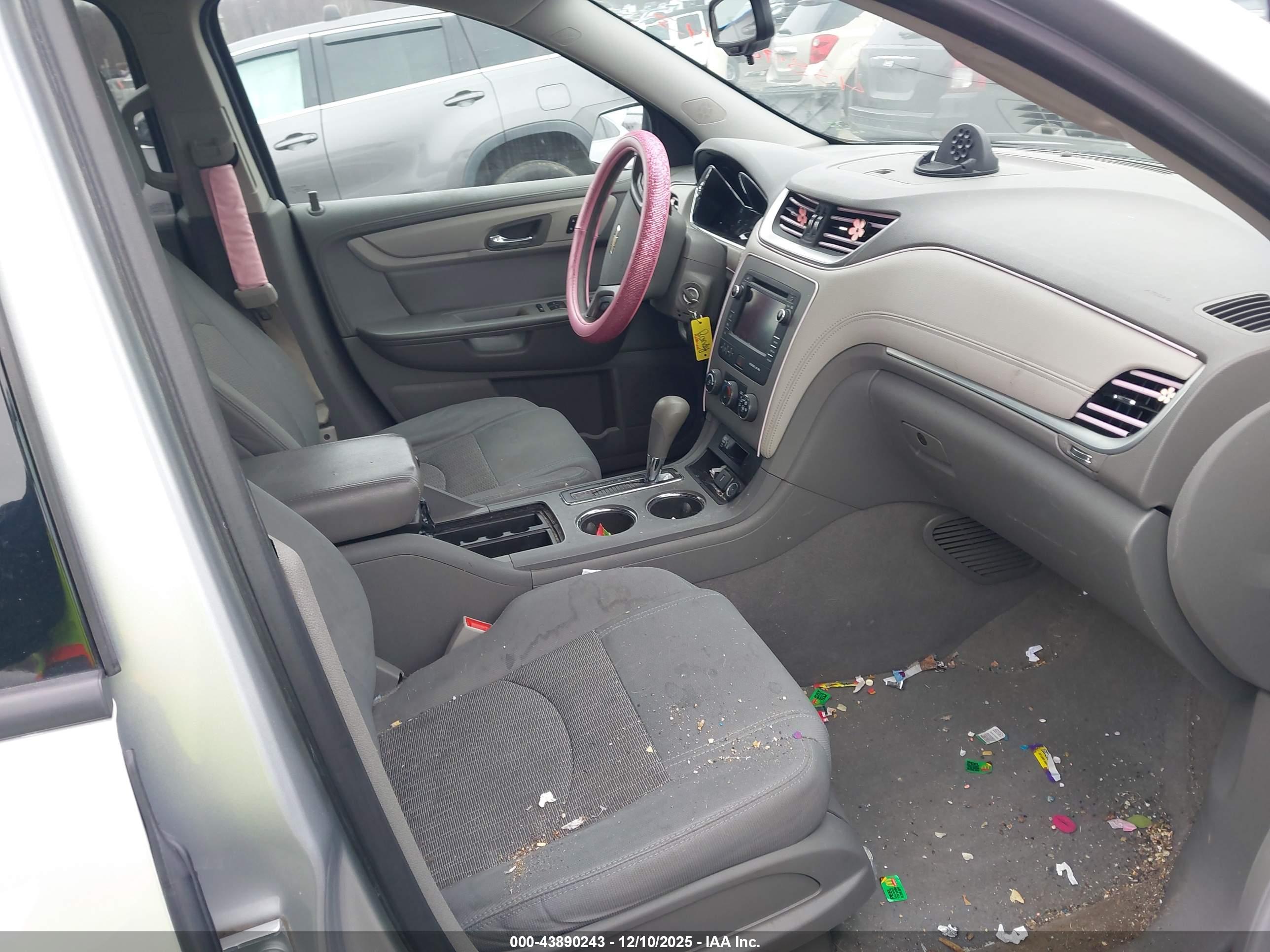 CHEVROLET TRAVERSE image 5