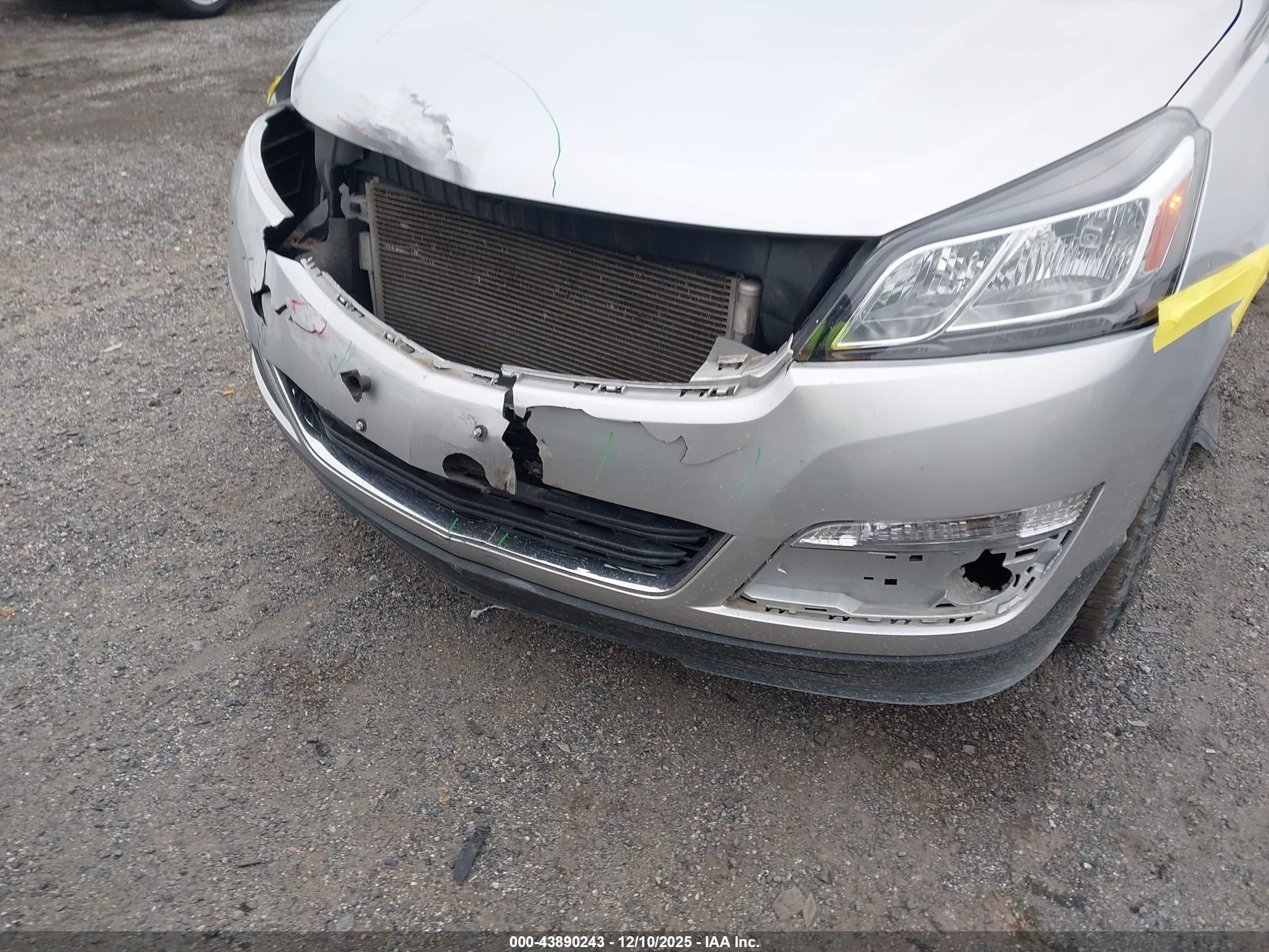 CHEVROLET TRAVERSE image 6