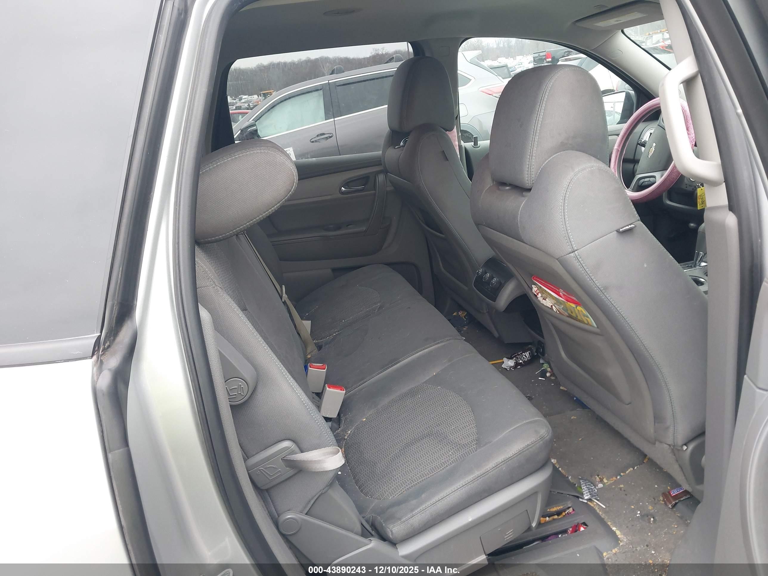 CHEVROLET TRAVERSE image 8