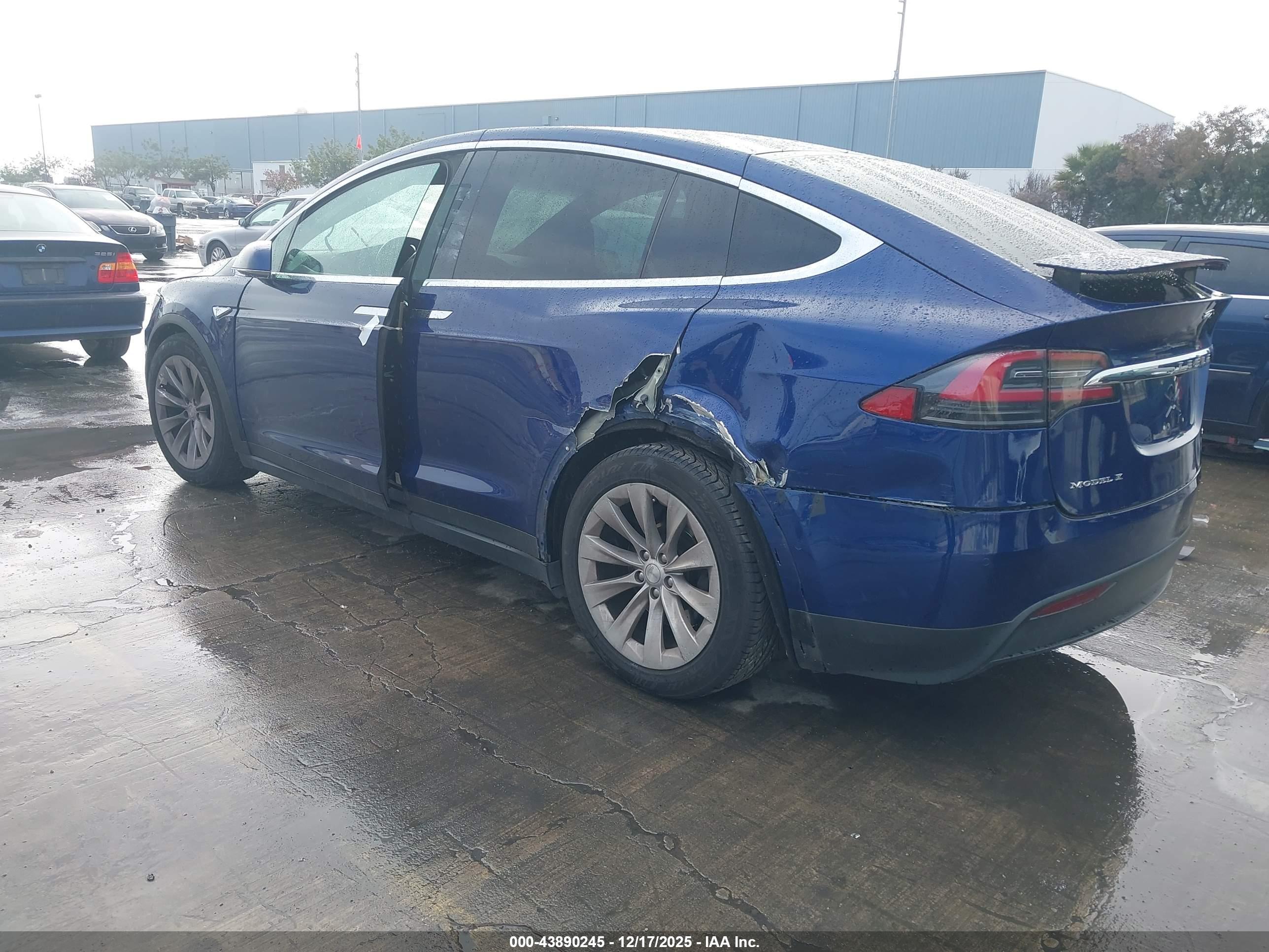 TESLA MODEL image 3