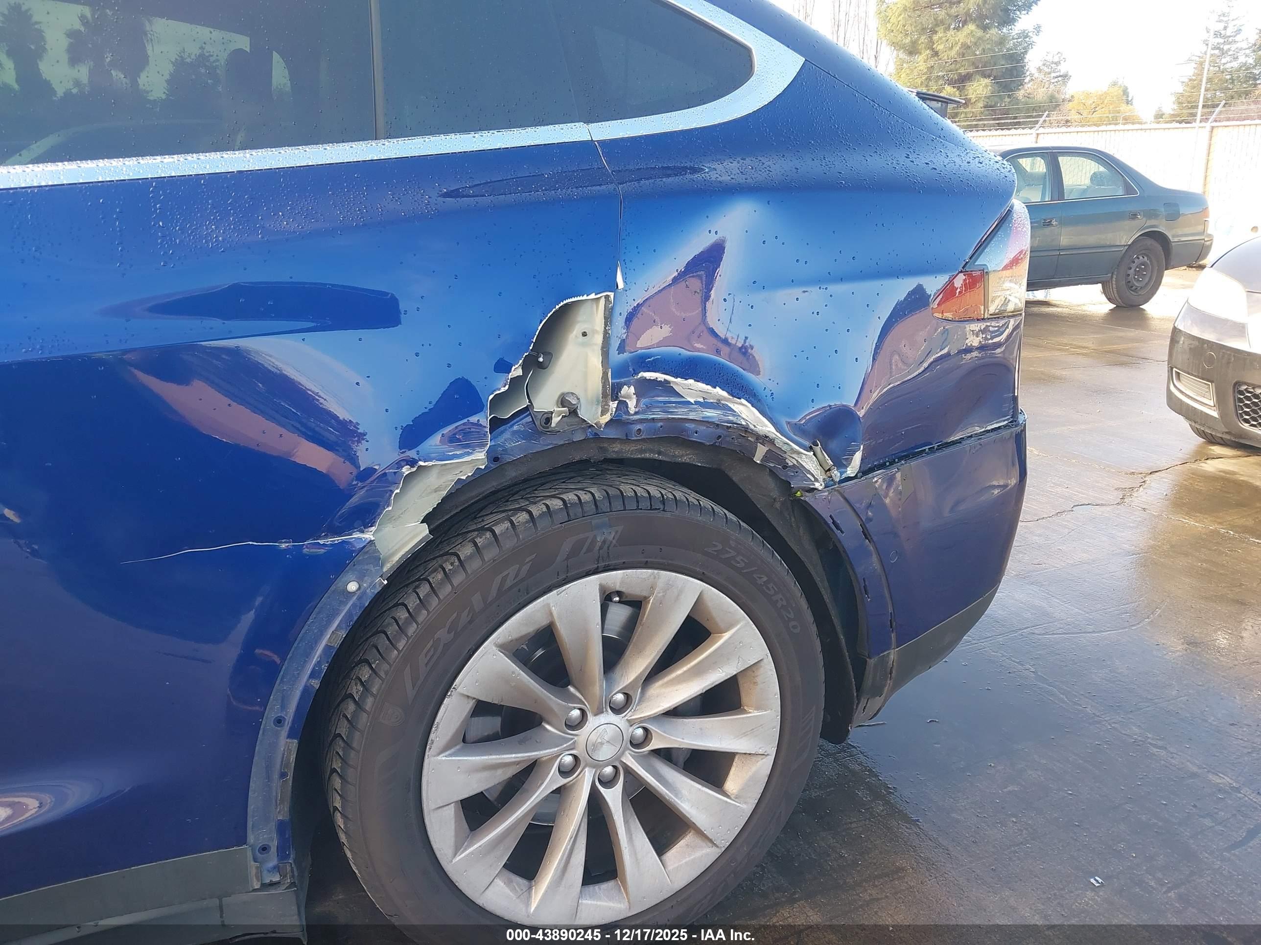 TESLA MODEL image 6