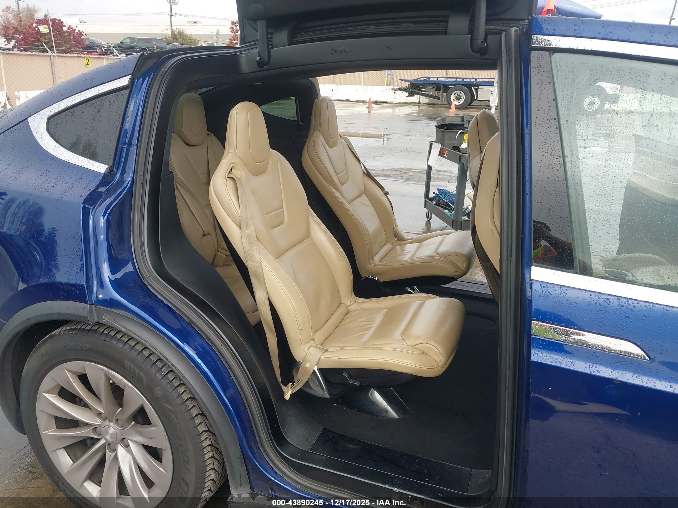 TESLA MODEL image 8