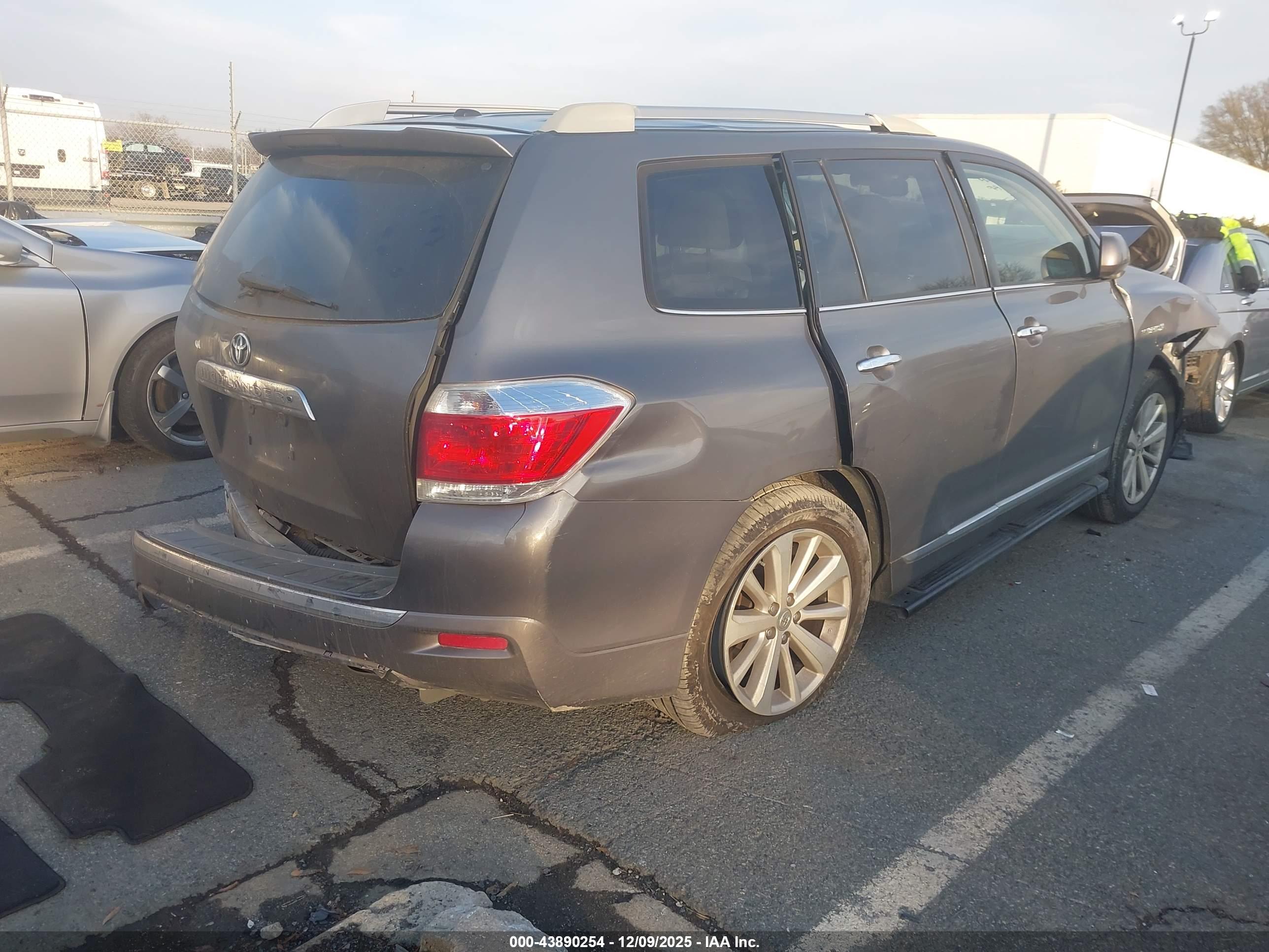 TOYOTA HIGHLANDER image 4