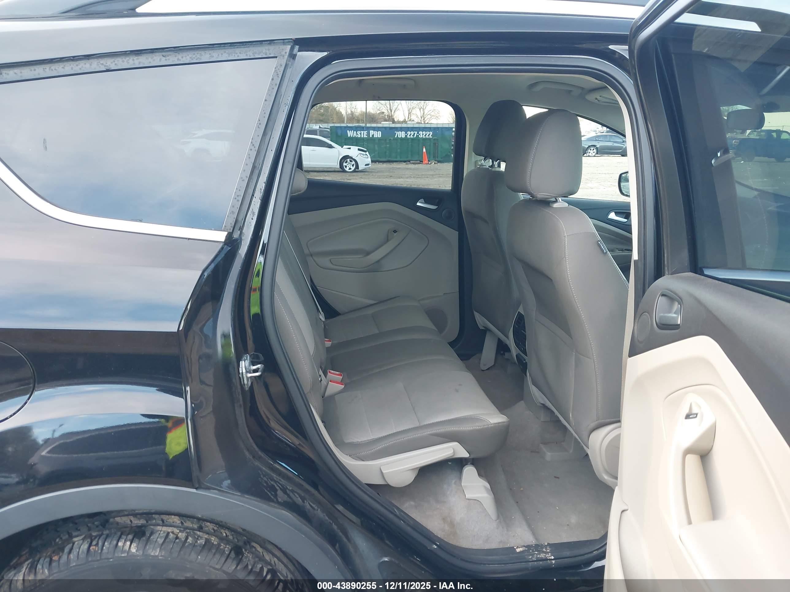 FORD ESCAPE image 8