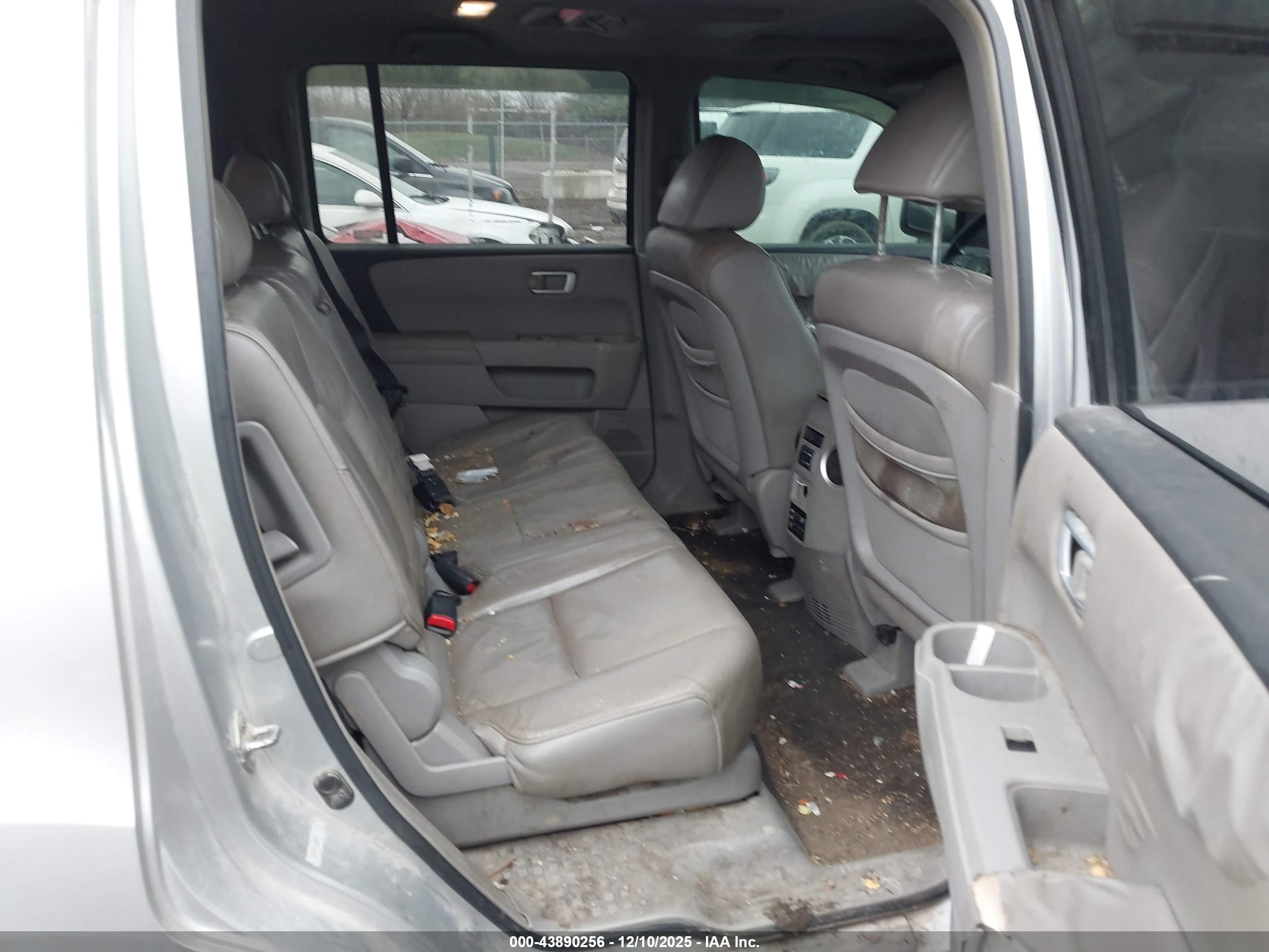 HONDA PILOT image 8