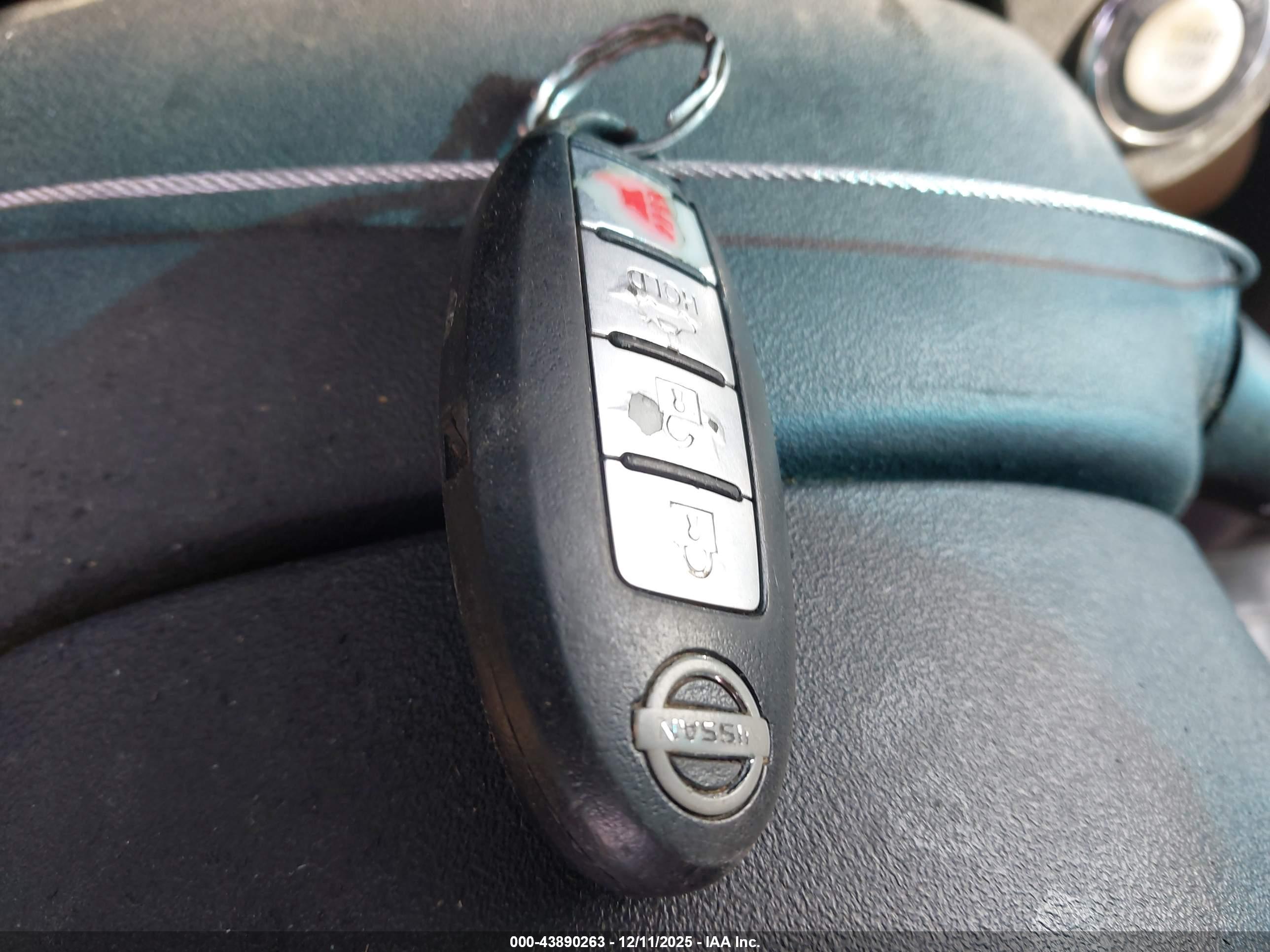 NISSAN MAXIMA image 11