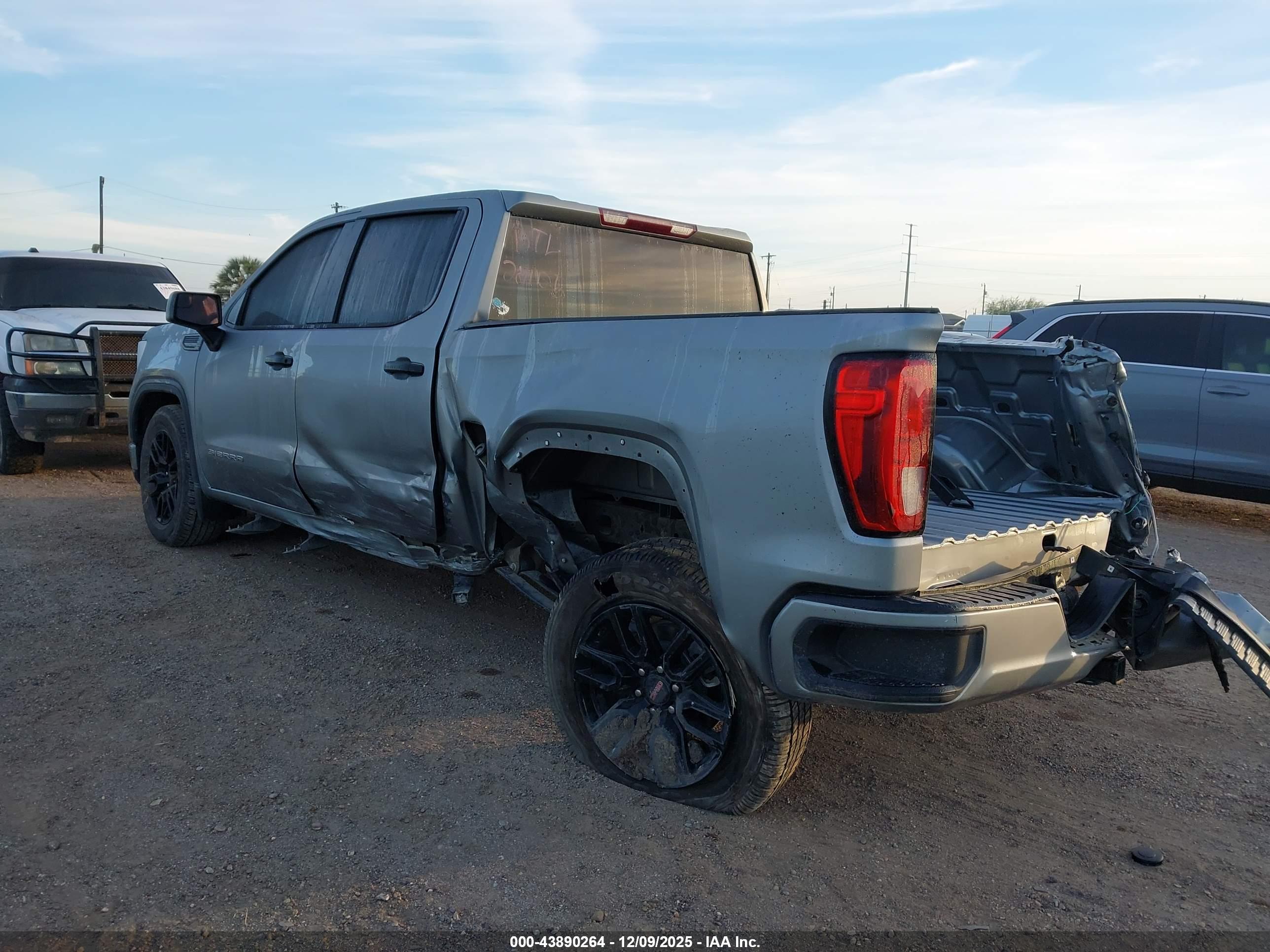 GMC SIERRA image 3