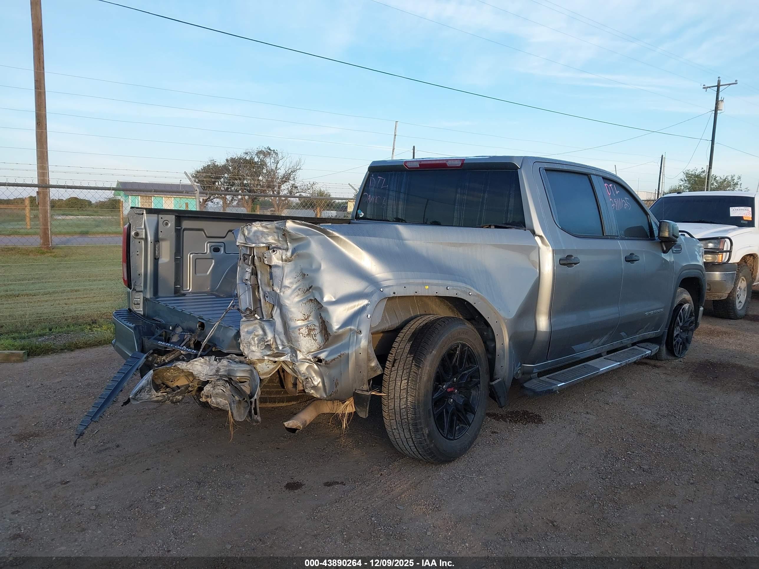 GMC SIERRA image 4