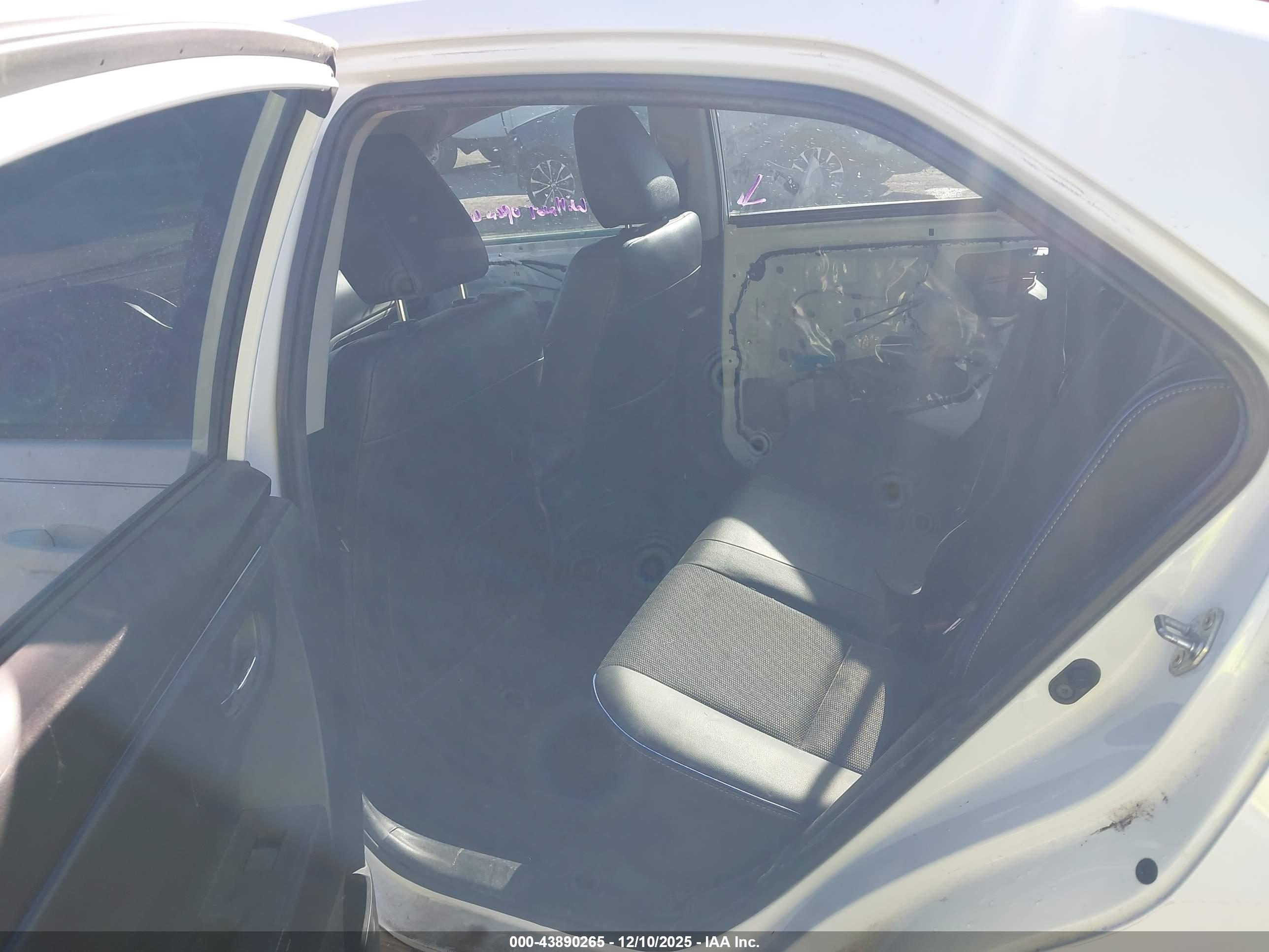 TOYOTA COROLLA image 8