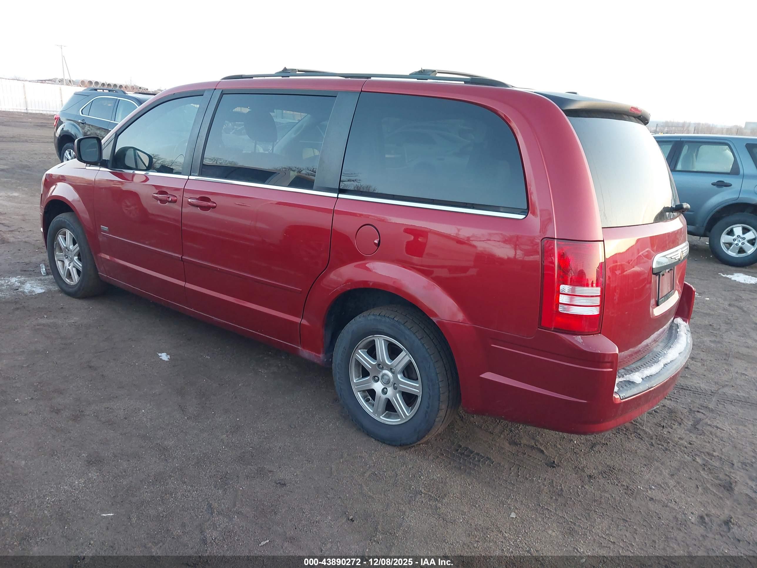 CHRYSLER TOWN image 3