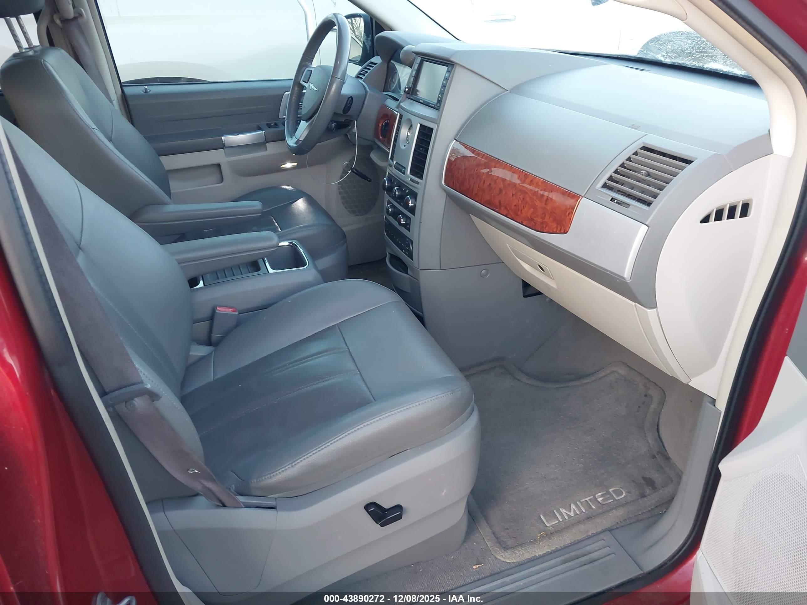 CHRYSLER TOWN image 5