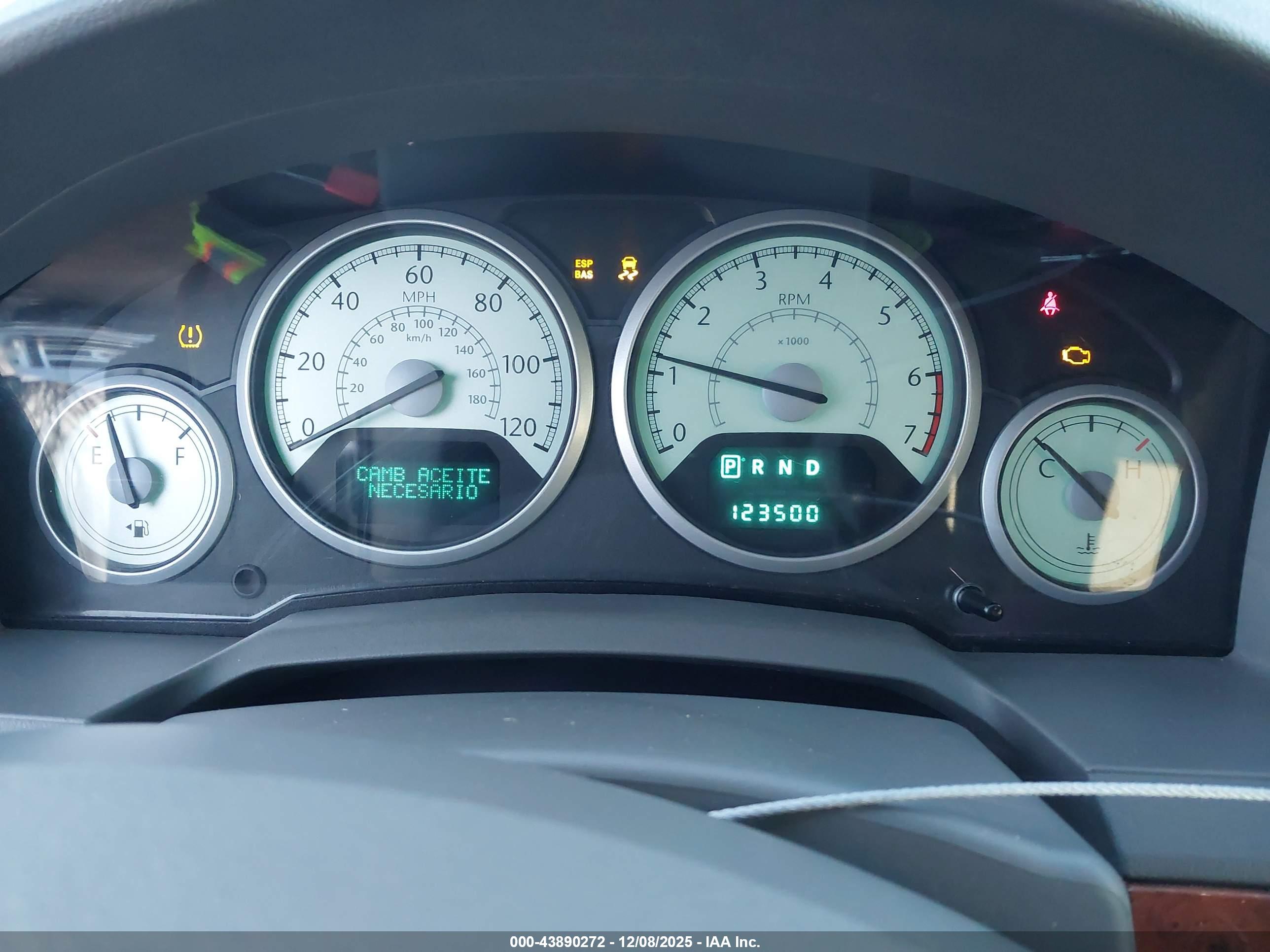 CHRYSLER TOWN image 7