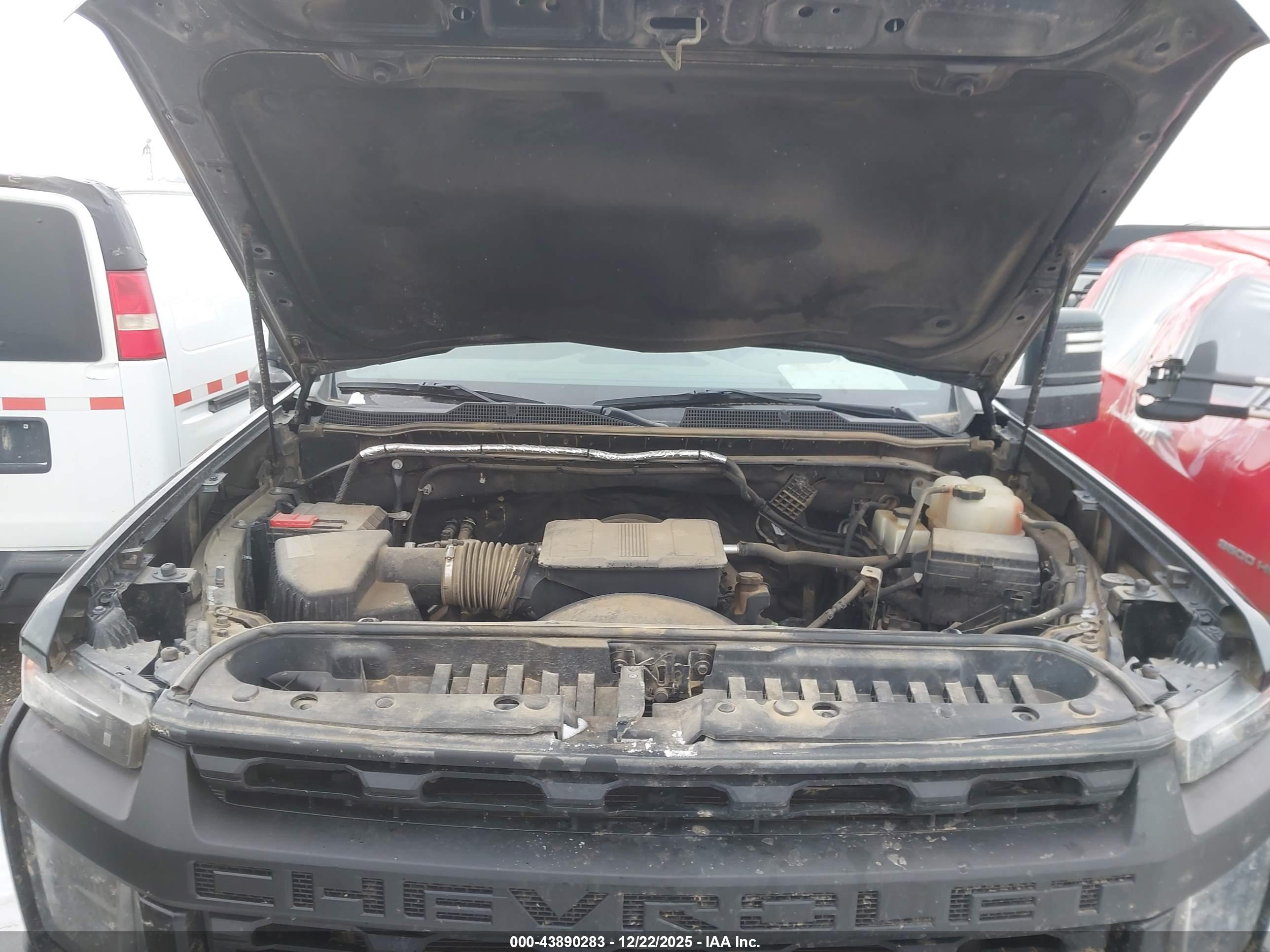 CHEVROLET SILVERADO image 10
