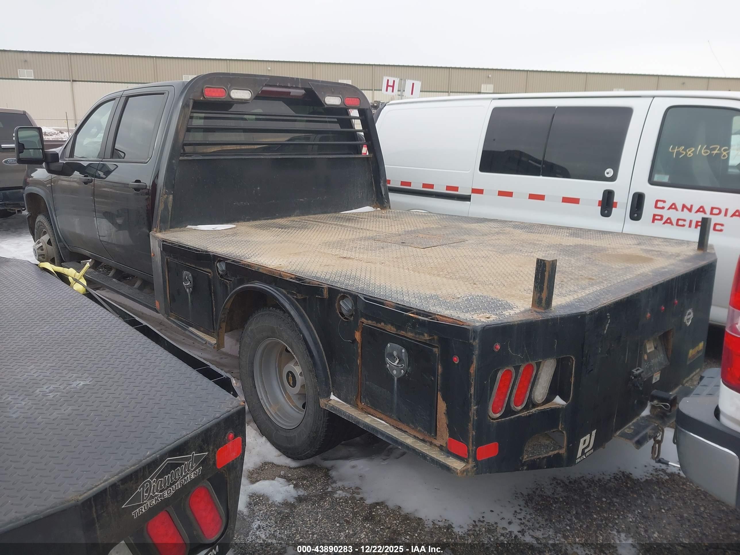 CHEVROLET SILVERADO image 3