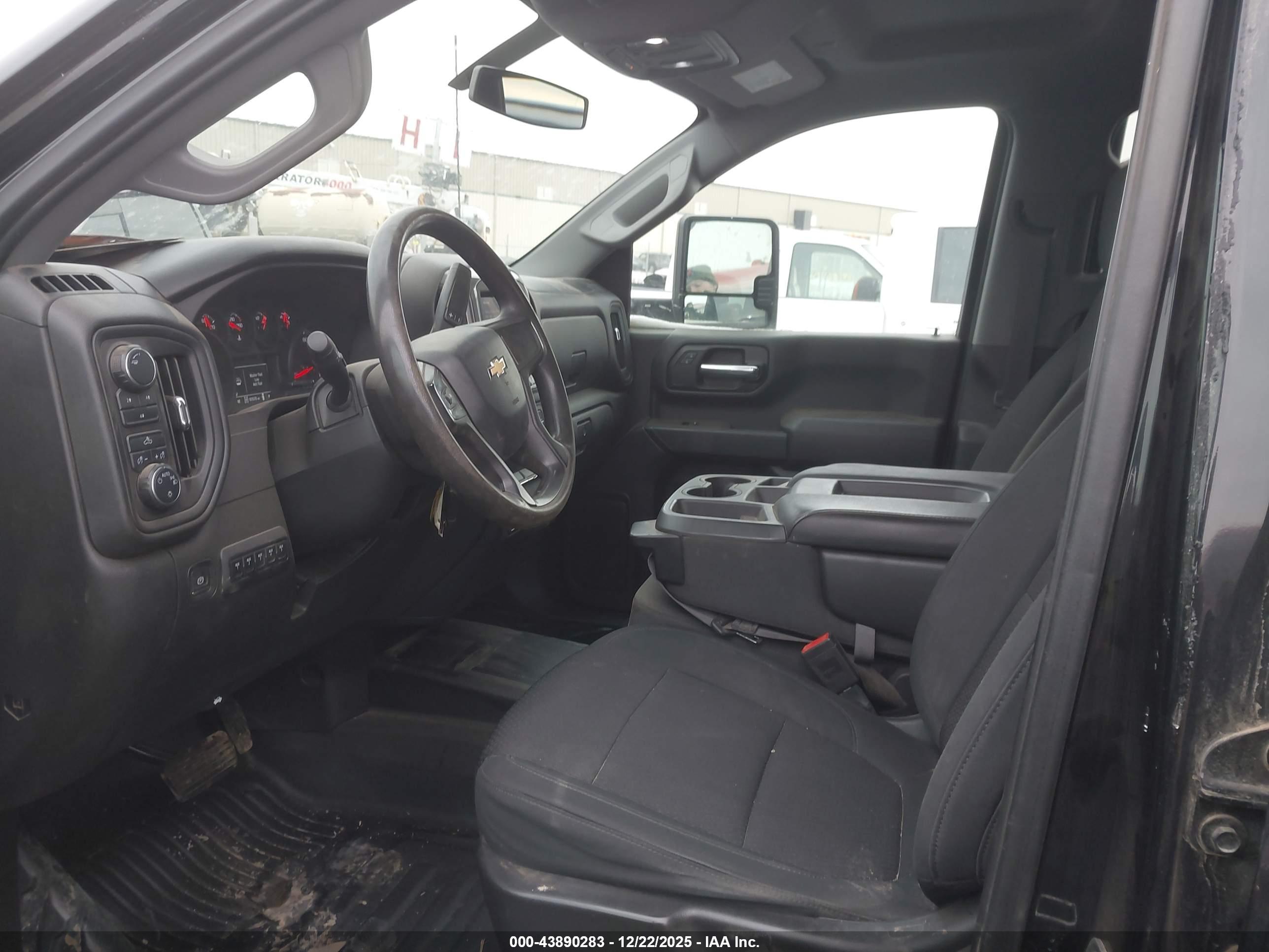 CHEVROLET SILVERADO image 7