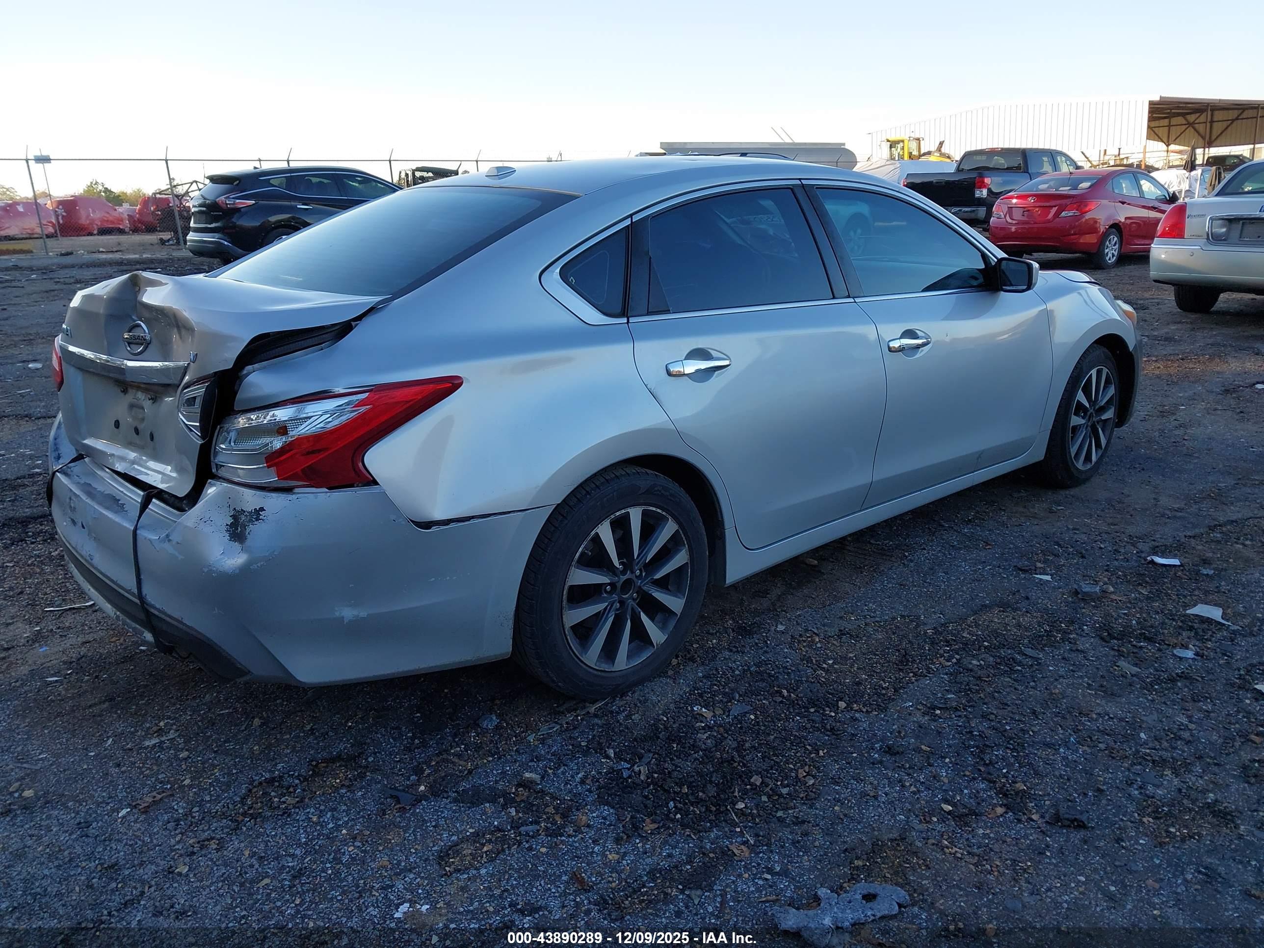 NISSAN ALTIMA image 4