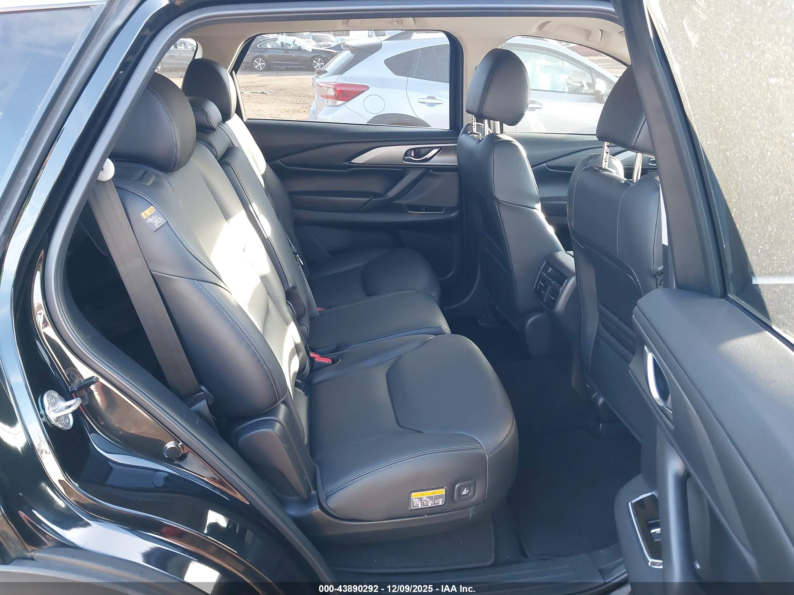 MAZDA CX-9 image 8