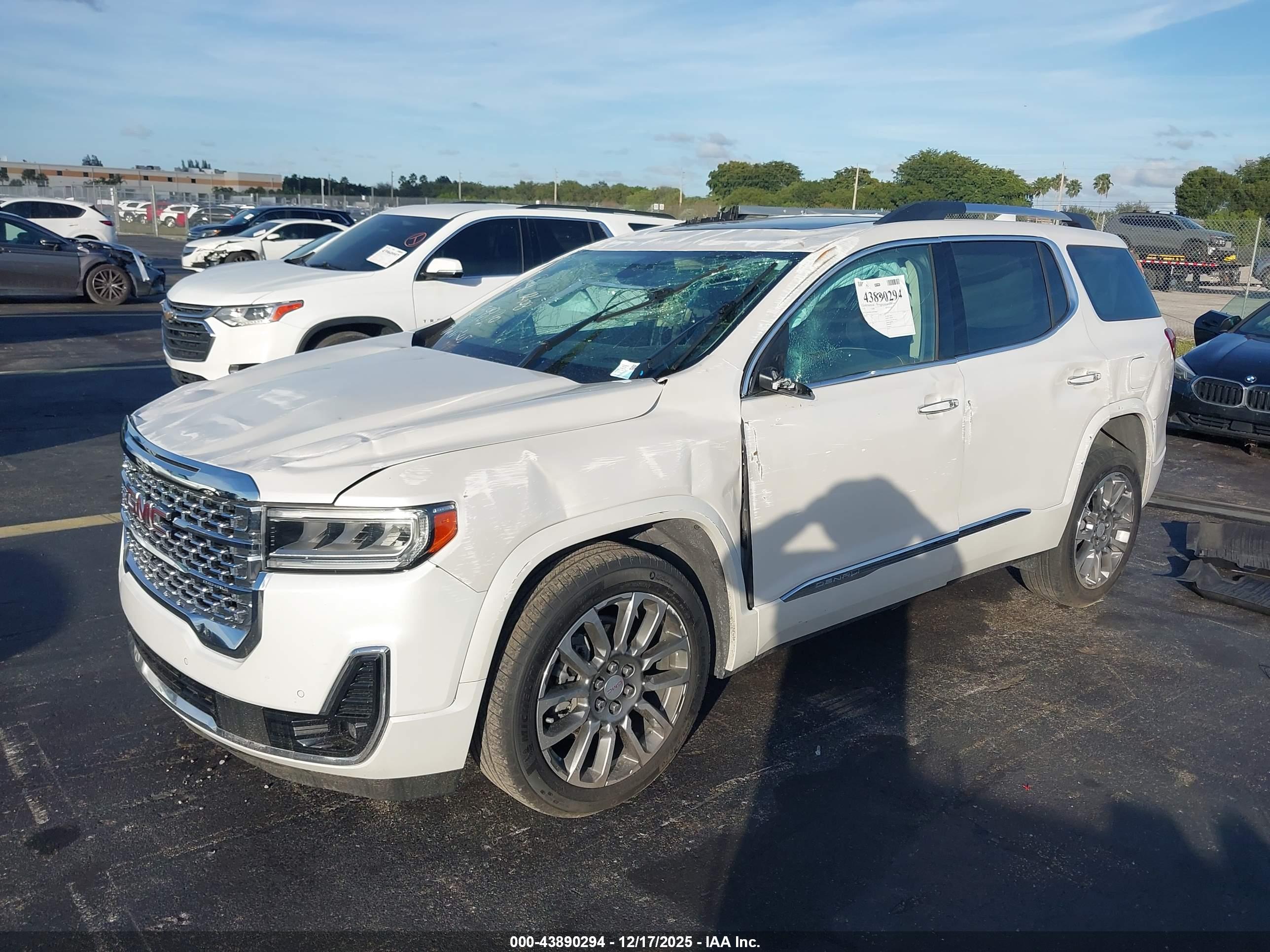 GMC ACADIA image 2