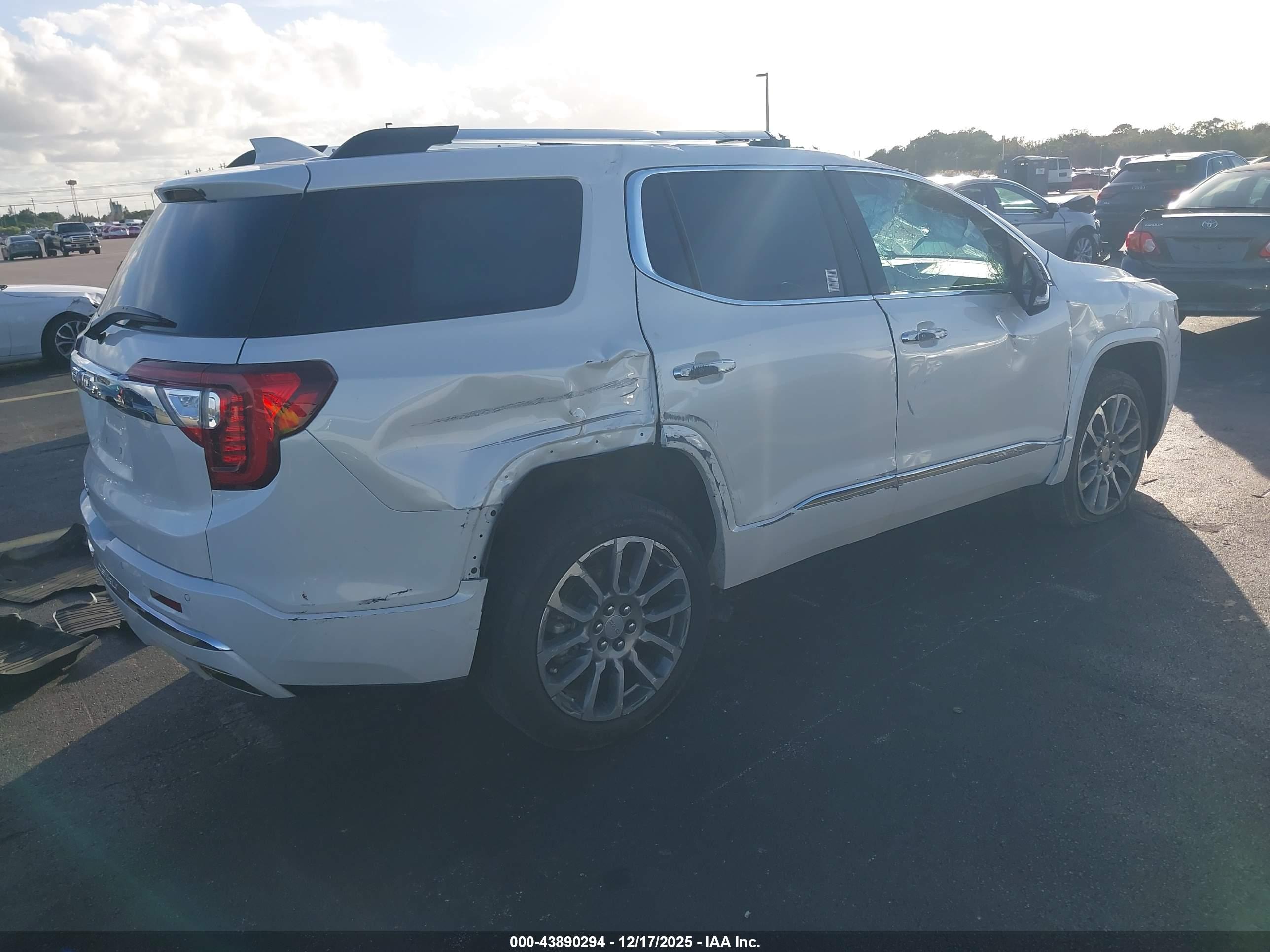 GMC ACADIA image 4