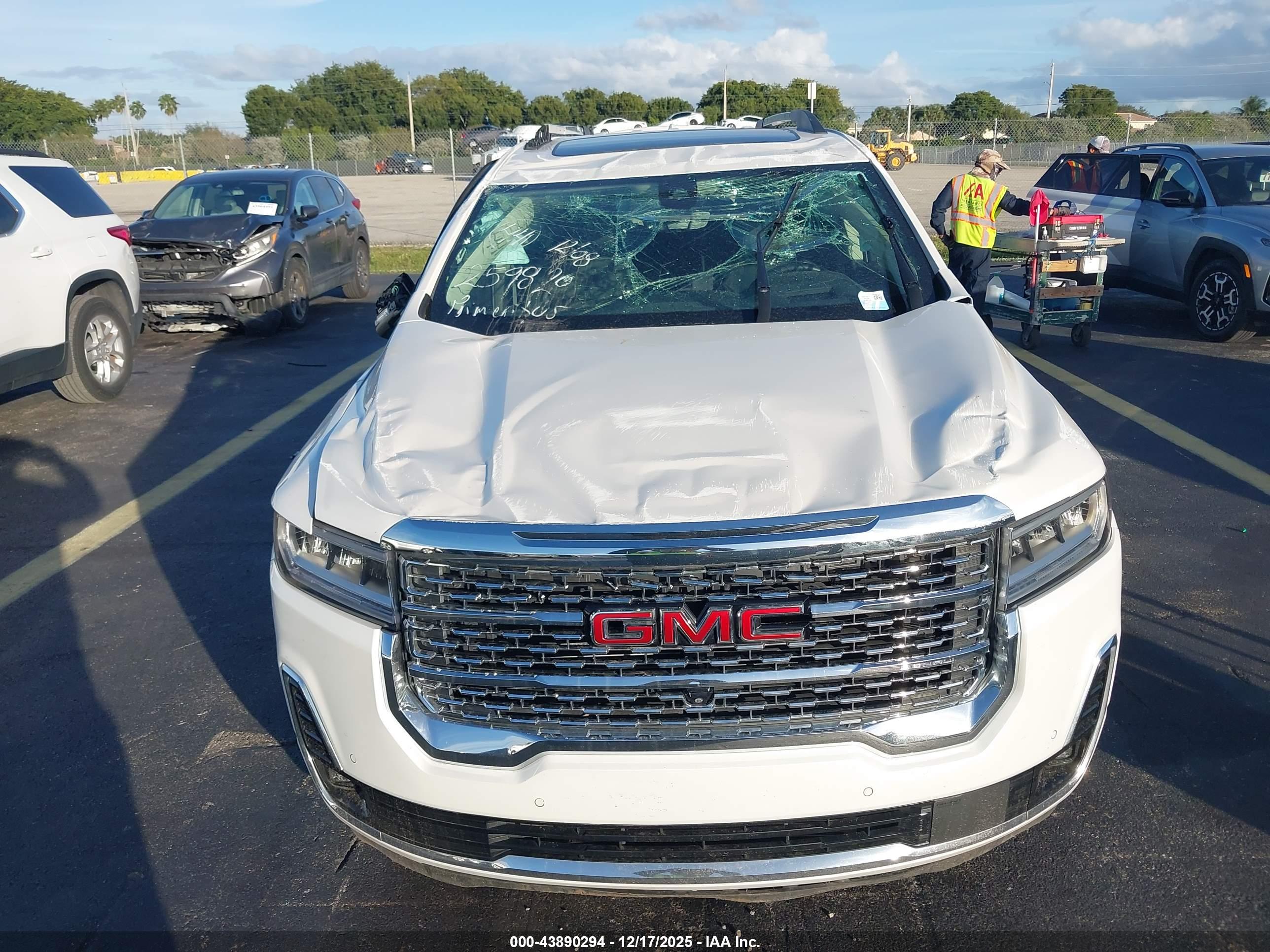 GMC ACADIA image 6