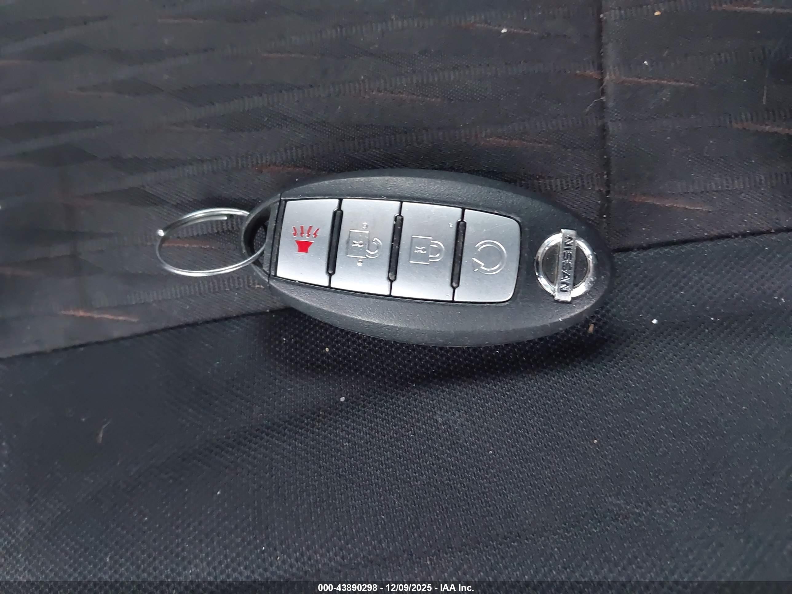 NISSAN ROGUE image 11