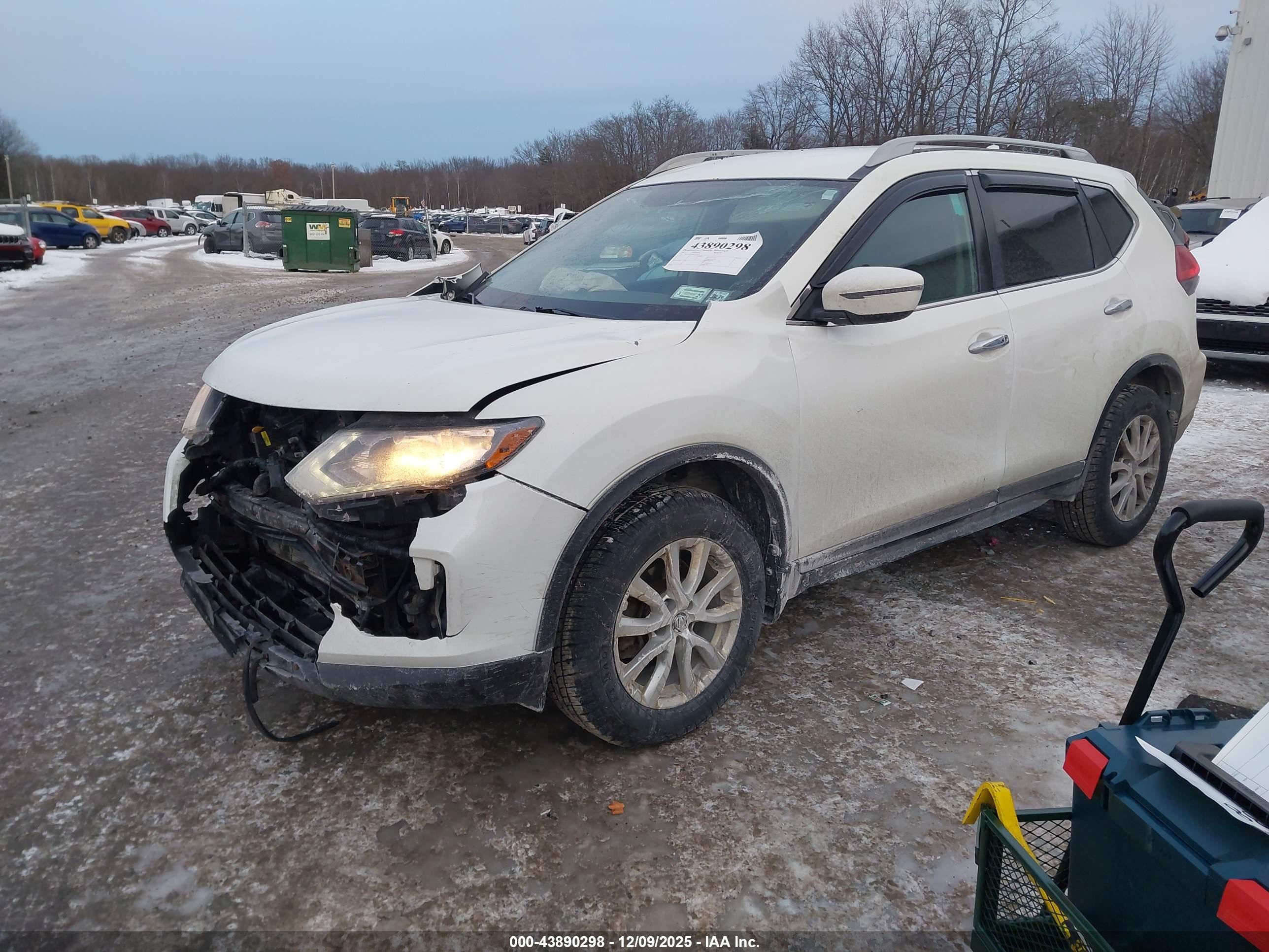 NISSAN ROGUE image 2