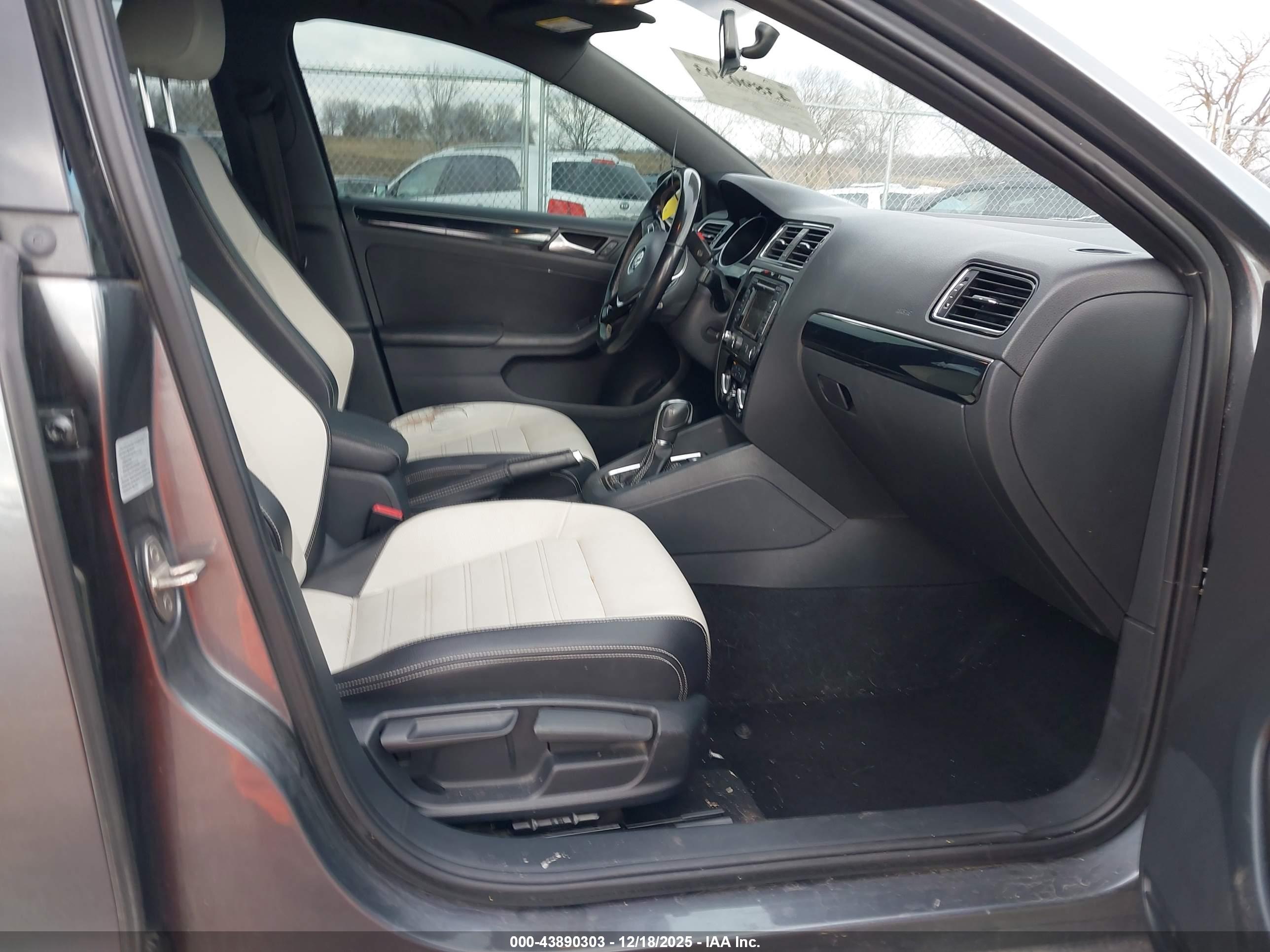 VOLKSWAGEN JETTA image 5