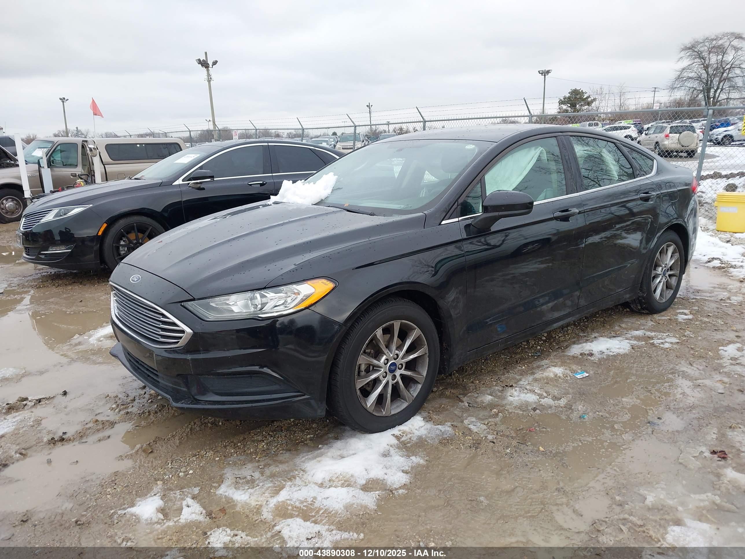 FORD FUSION image 2