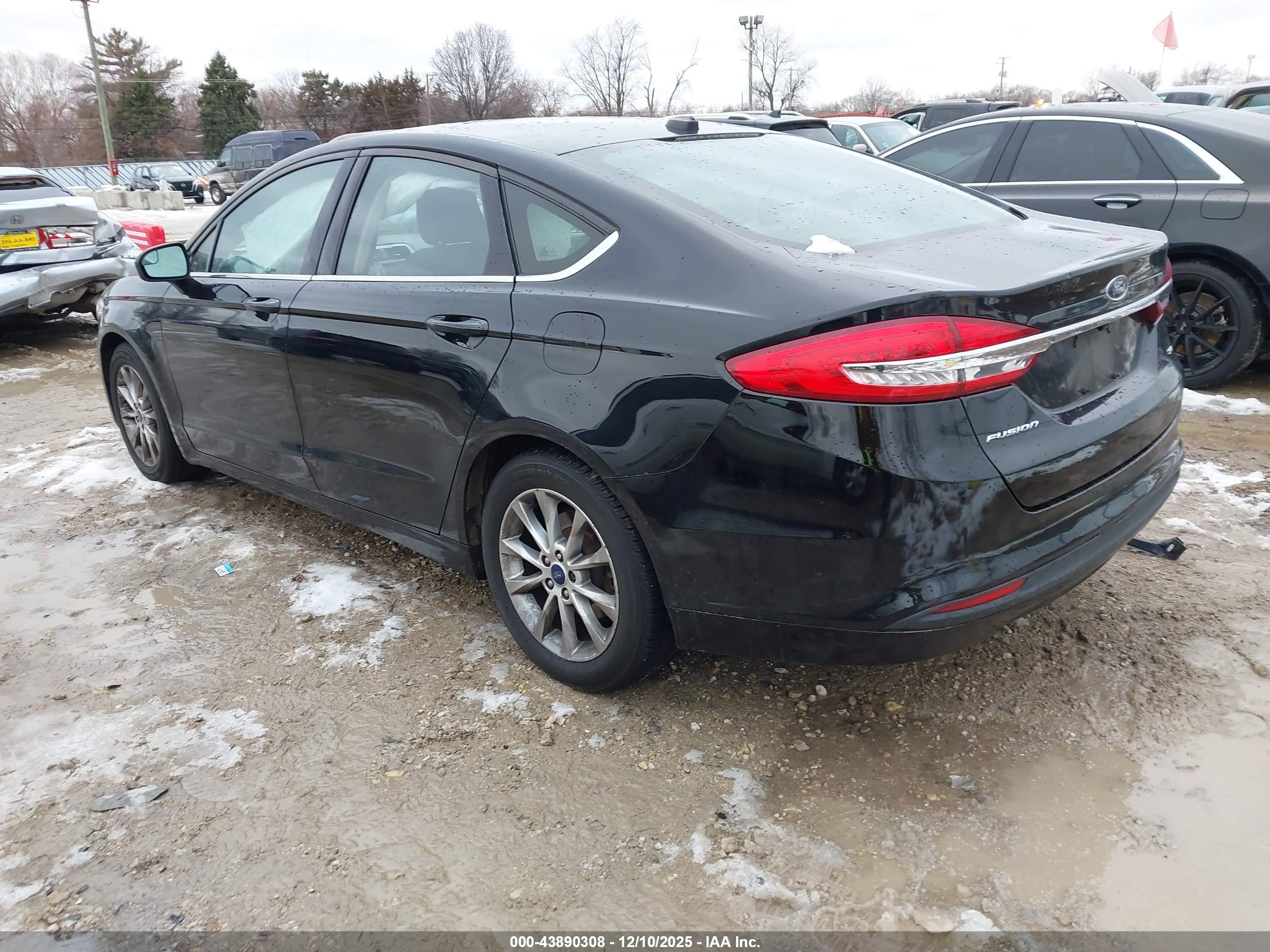 FORD FUSION image 3