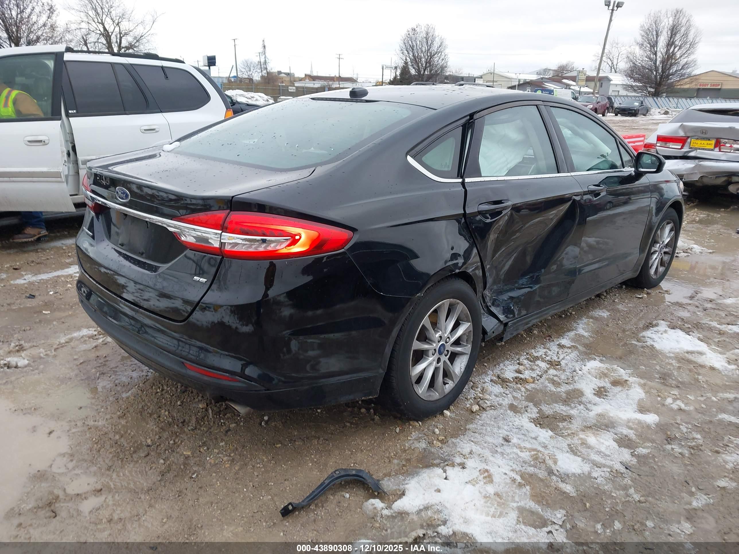 FORD FUSION image 4
