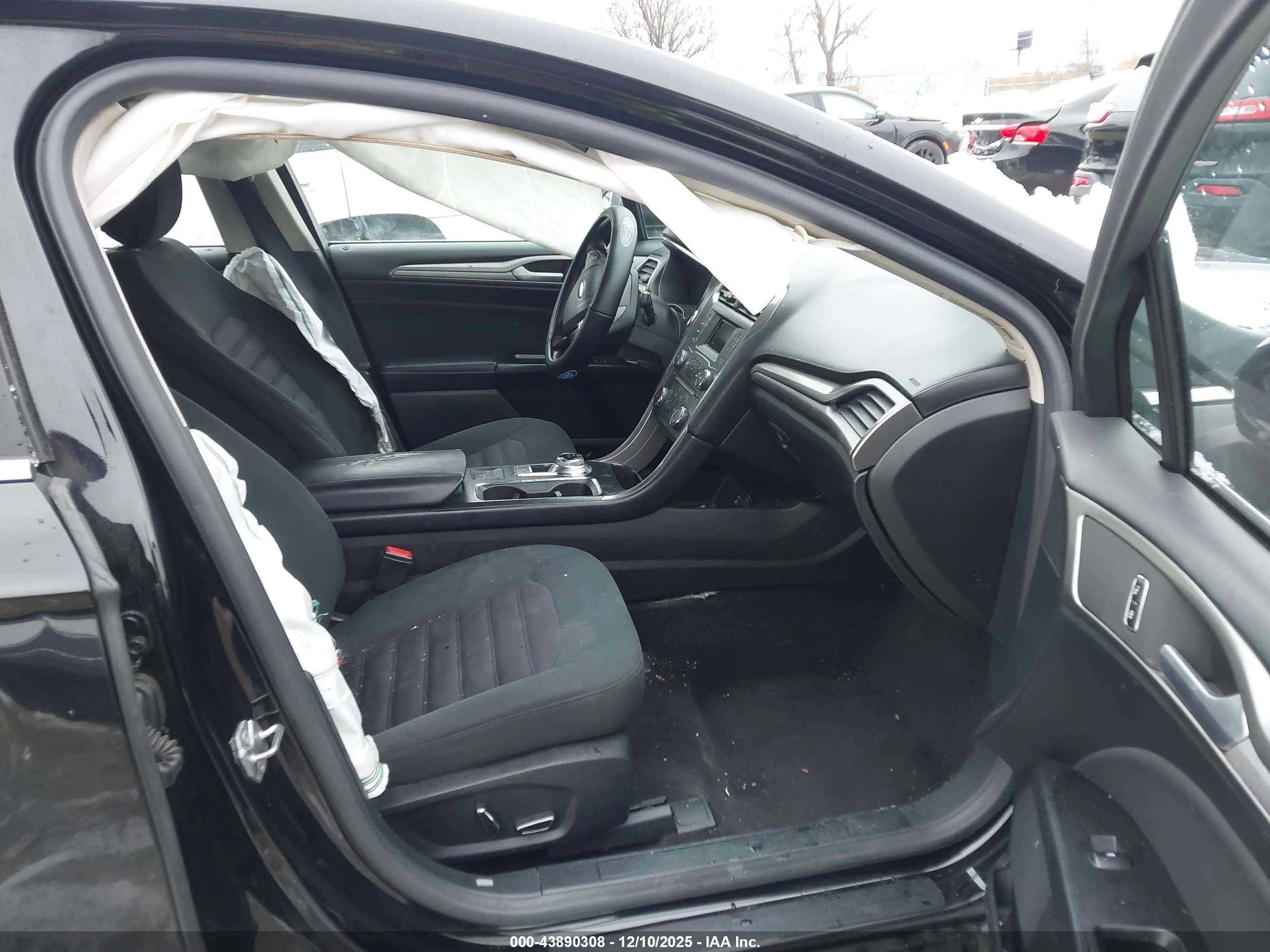 FORD FUSION image 5
