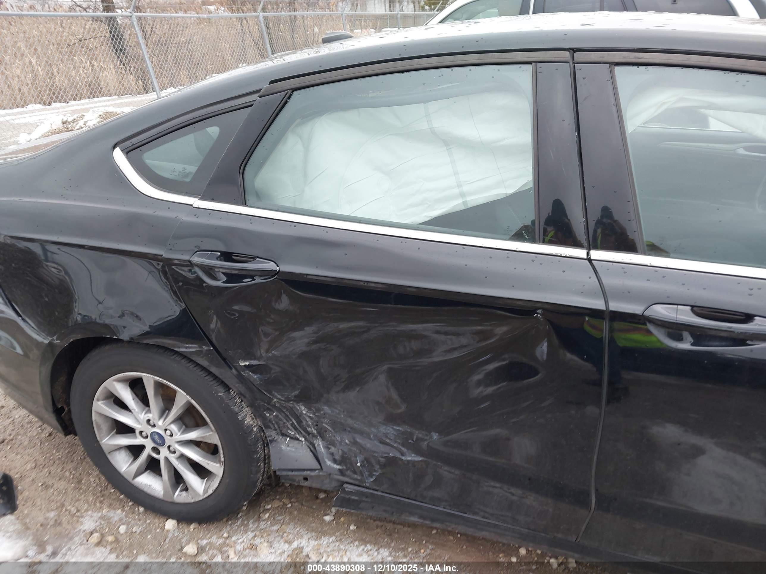 FORD FUSION image 6