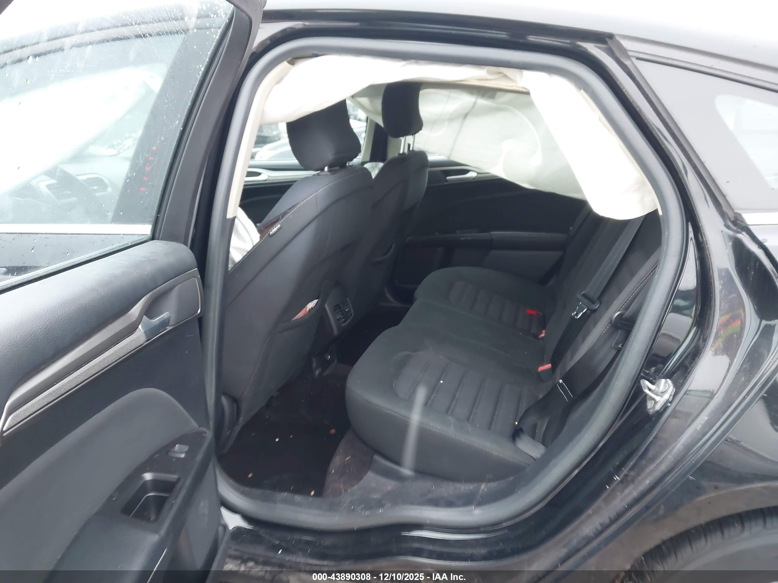 FORD FUSION image 8